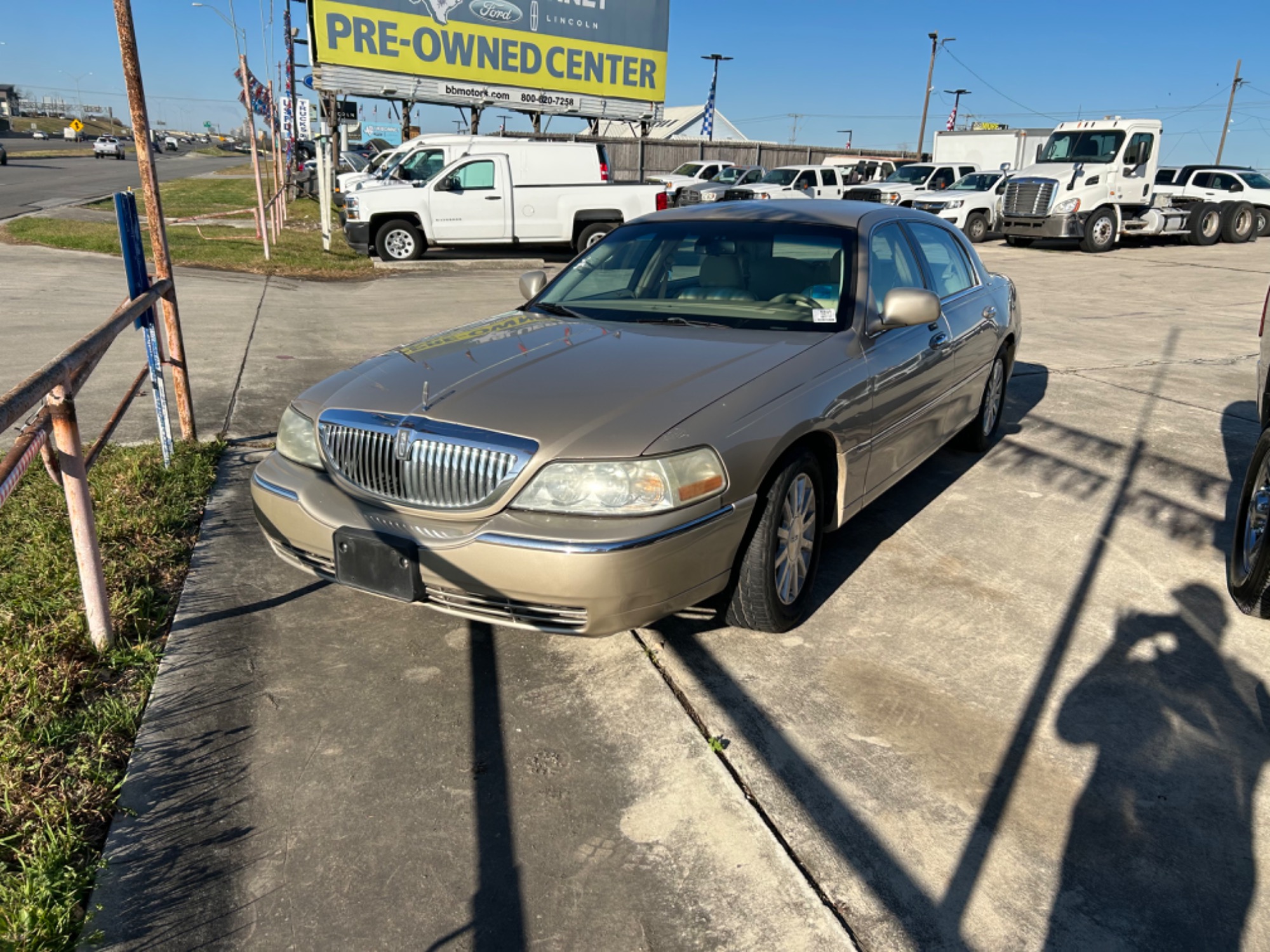 photo of 2007 Lincoln Town Car Signature