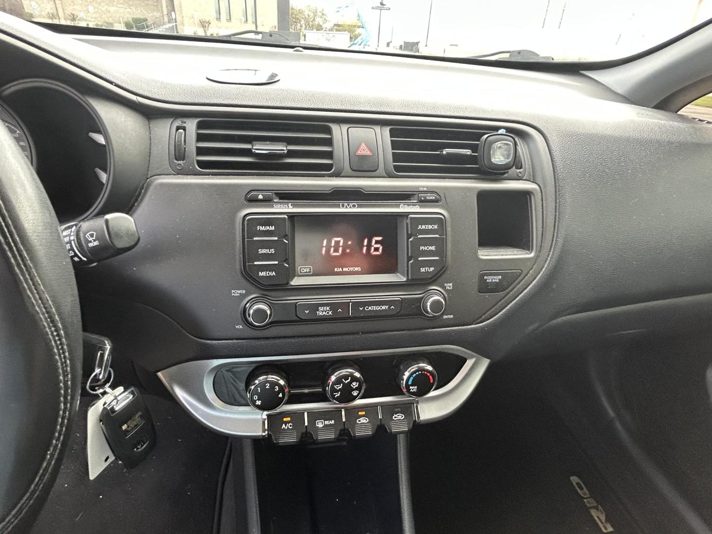 2015 White Kia Rio EX (KNADN4A3XF6) with an 1.6L L4 DOHC 16V engine, located at 1687 Business 35 S, New Braunfels, TX, 78130, (830) 625-7159, 29.655487, -98.051491 - Photo#11