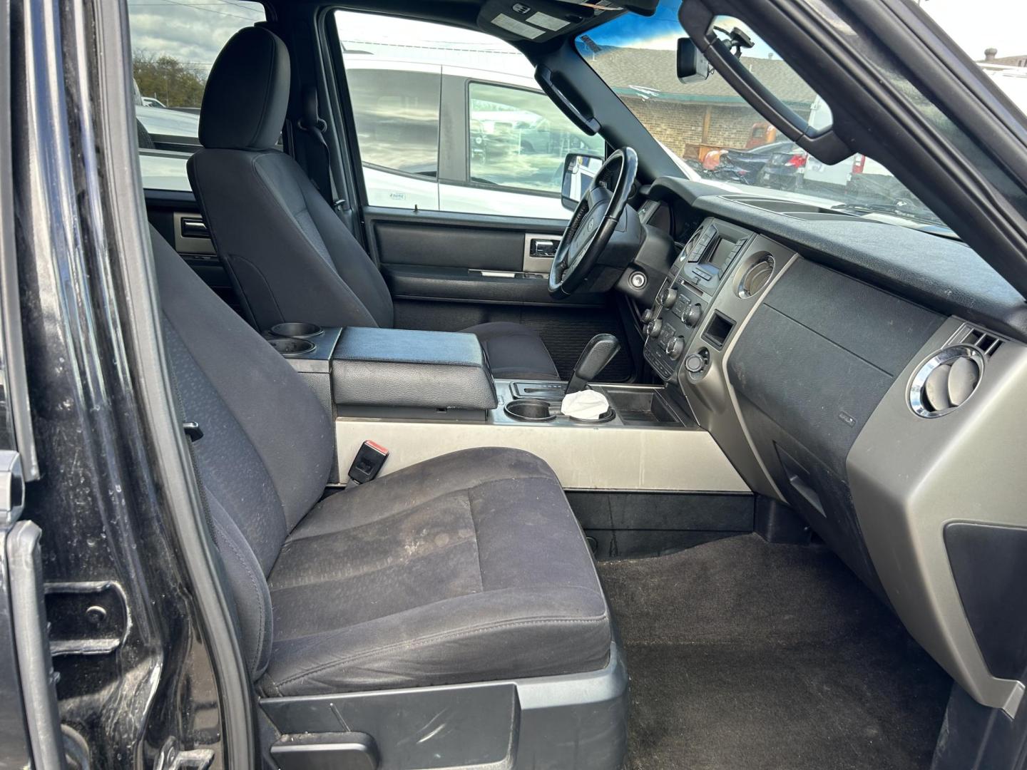 2015 Ford Expedition EL XLT 4WD (1FMJK1JT6FE) with an 3.5L V6 DOHC 24V FFV engine, 6-Speed Automatic transmission, located at 1687 Business 35 S, New Braunfels, TX, 78130, (830) 625-7159, 29.655487, -98.051491 - Photo#4