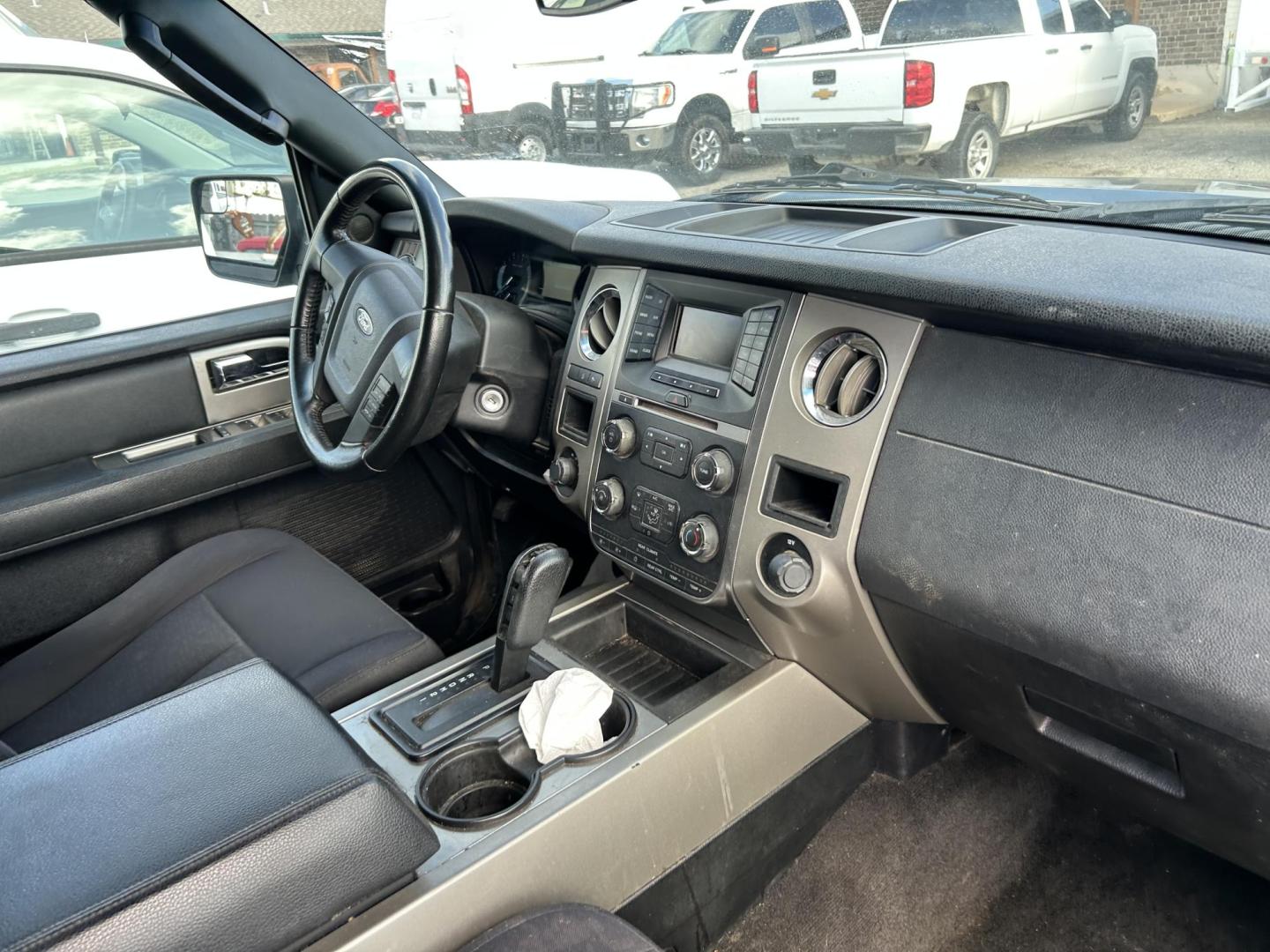2015 Ford Expedition EL XLT 4WD (1FMJK1JT6FE) with an 3.5L V6 DOHC 24V FFV engine, 6-Speed Automatic transmission, located at 1687 Business 35 S, New Braunfels, TX, 78130, (830) 625-7159, 29.655487, -98.051491 - Photo#5