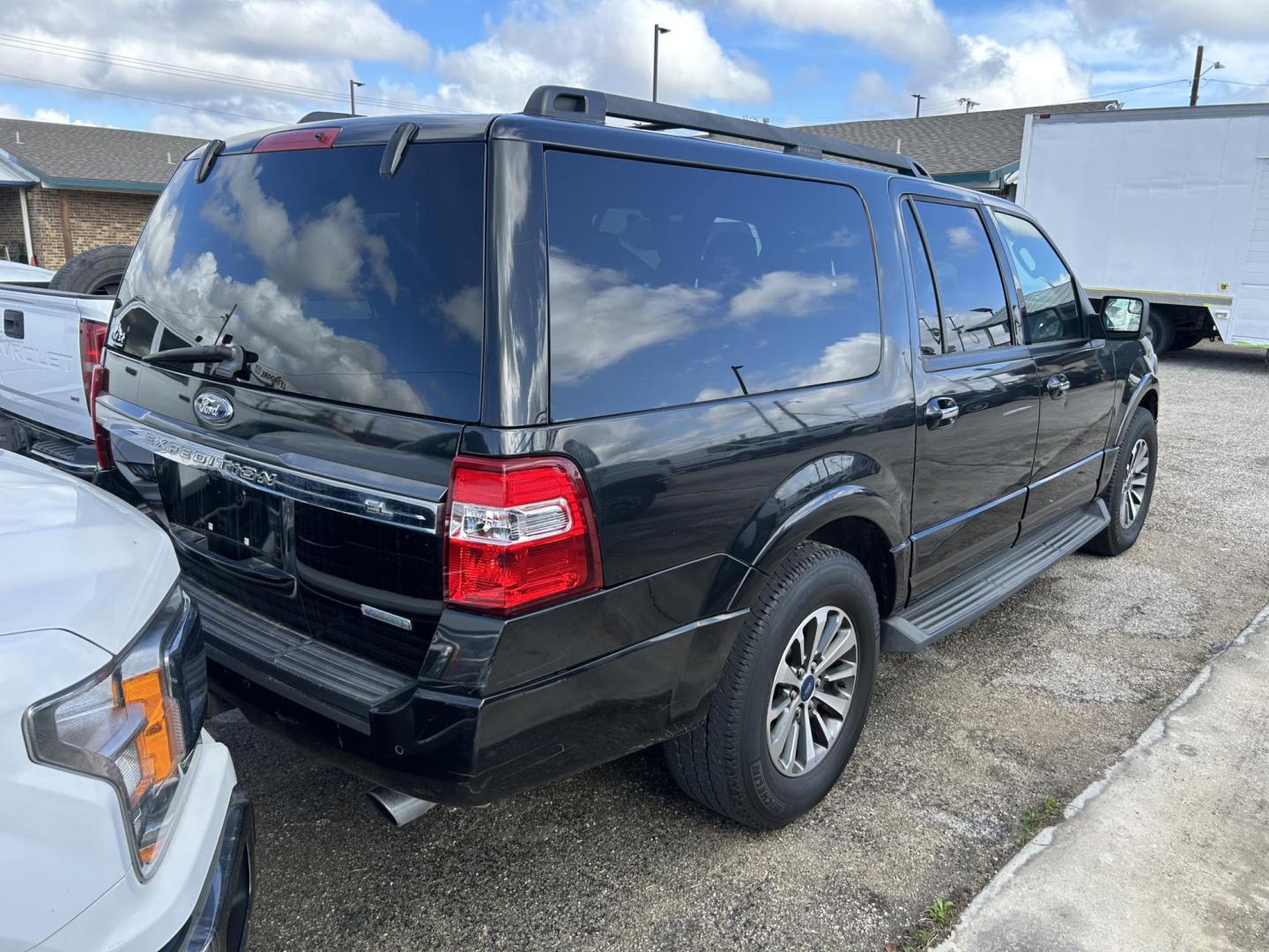 2015 Ford Expedition EL XLT 4WD (1FMJK1JT6FE) with an 3.5L V6 DOHC 24V FFV engine, 6-Speed Automatic transmission, located at 1687 Business 35 S, New Braunfels, TX, 78130, (830) 625-7159, 29.655487, -98.051491 - Photo#1