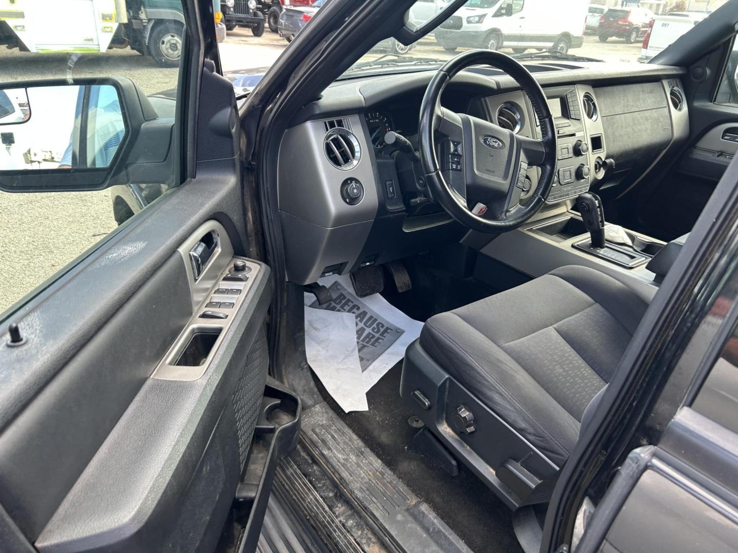 2015 Ford Expedition EL XLT 4WD (1FMJK1JT6FE) with an 3.5L V6 DOHC 24V FFV engine, 6-Speed Automatic transmission, located at 1687 Business 35 S, New Braunfels, TX, 78130, (830) 625-7159, 29.655487, -98.051491 - Photo#3