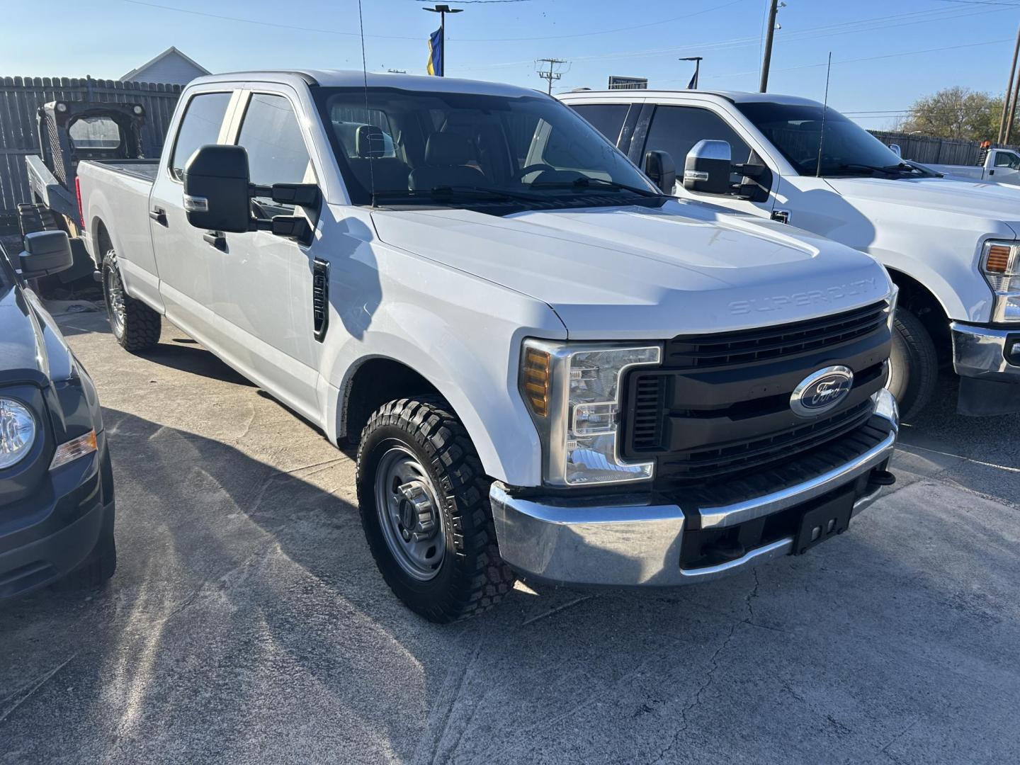 2019 White Ford F-250 SD XL Crew Cab Long Bed 2WD (1FT7W2A62KE) with an 6.2L V8 OHV 16V engine, 6A transmission, located at 1687 Business 35 S, New Braunfels, TX, 78130, (830) 625-7159, 29.655487, -98.051491 - Photo#4