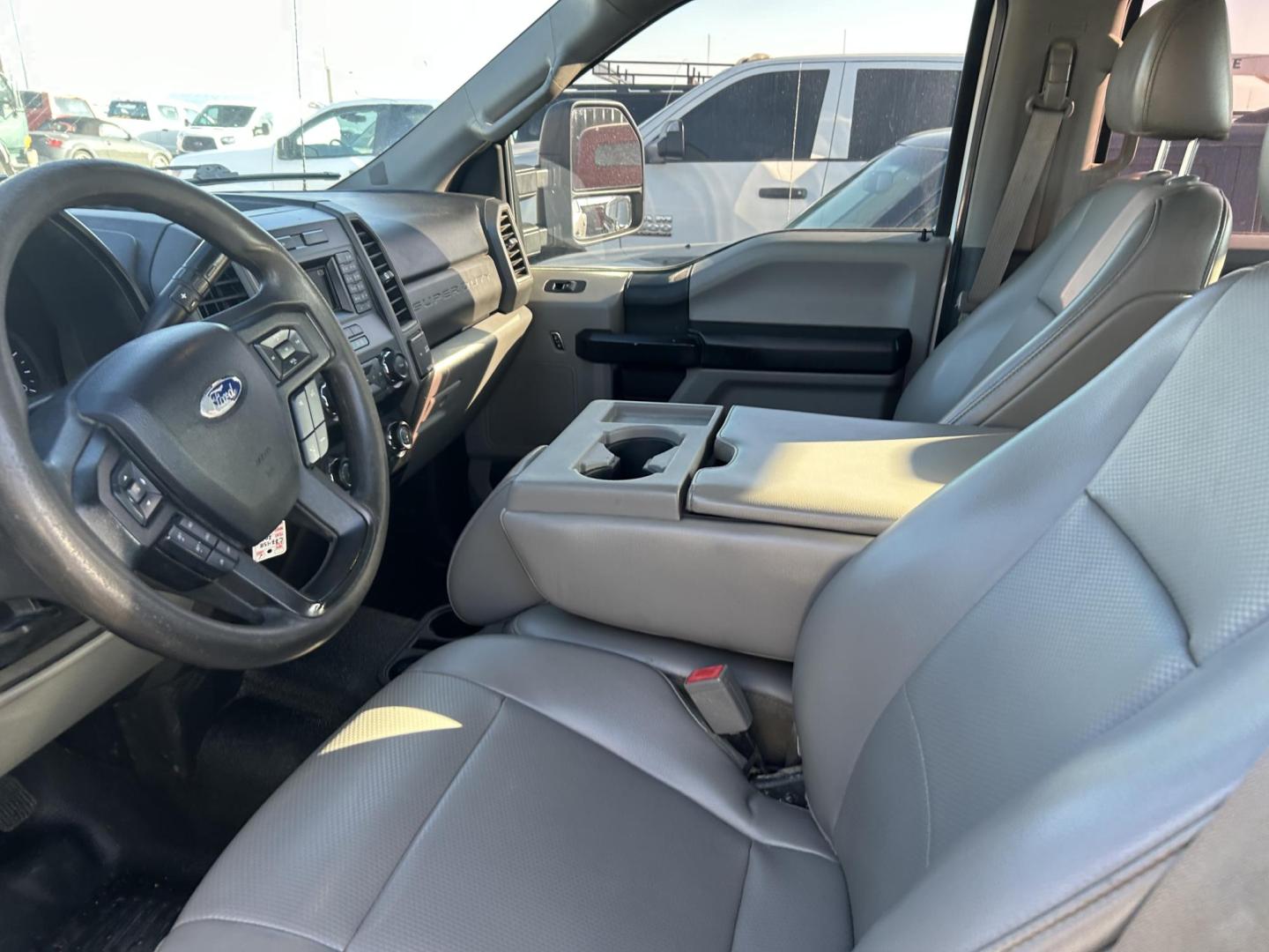 2019 White Ford F-250 SD XL Crew Cab Long Bed 2WD (1FT7W2A62KE) with an 6.2L V8 OHV 16V engine, 6A transmission, located at 1687 Business 35 S, New Braunfels, TX, 78130, (830) 625-7159, 29.655487, -98.051491 - Photo#5