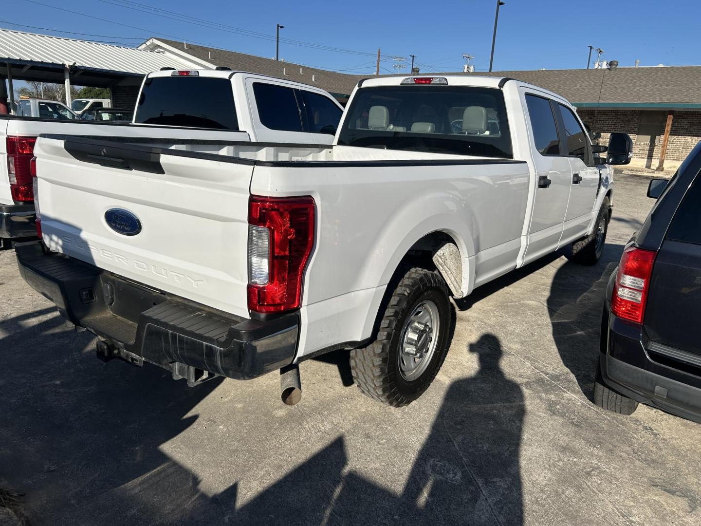2019 White Ford F-250 SD XL Crew Cab Long Bed 2WD (1FT7W2A62KE) with an 6.2L V8 OHV 16V engine, 6A transmission, located at 1687 Business 35 S, New Braunfels, TX, 78130, (830) 625-7159, 29.655487, -98.051491 - Photo#3