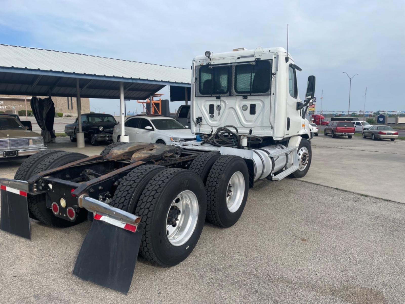 2011 White Freightliner Cascadia 113 - (1FUJGBDVXBL) with an 12.8L L6 DIESEL engine, located at 1687 Business 35 S, New Braunfels, TX, 78130, (830) 625-7159, 29.655487, -98.051491 - Photo #3