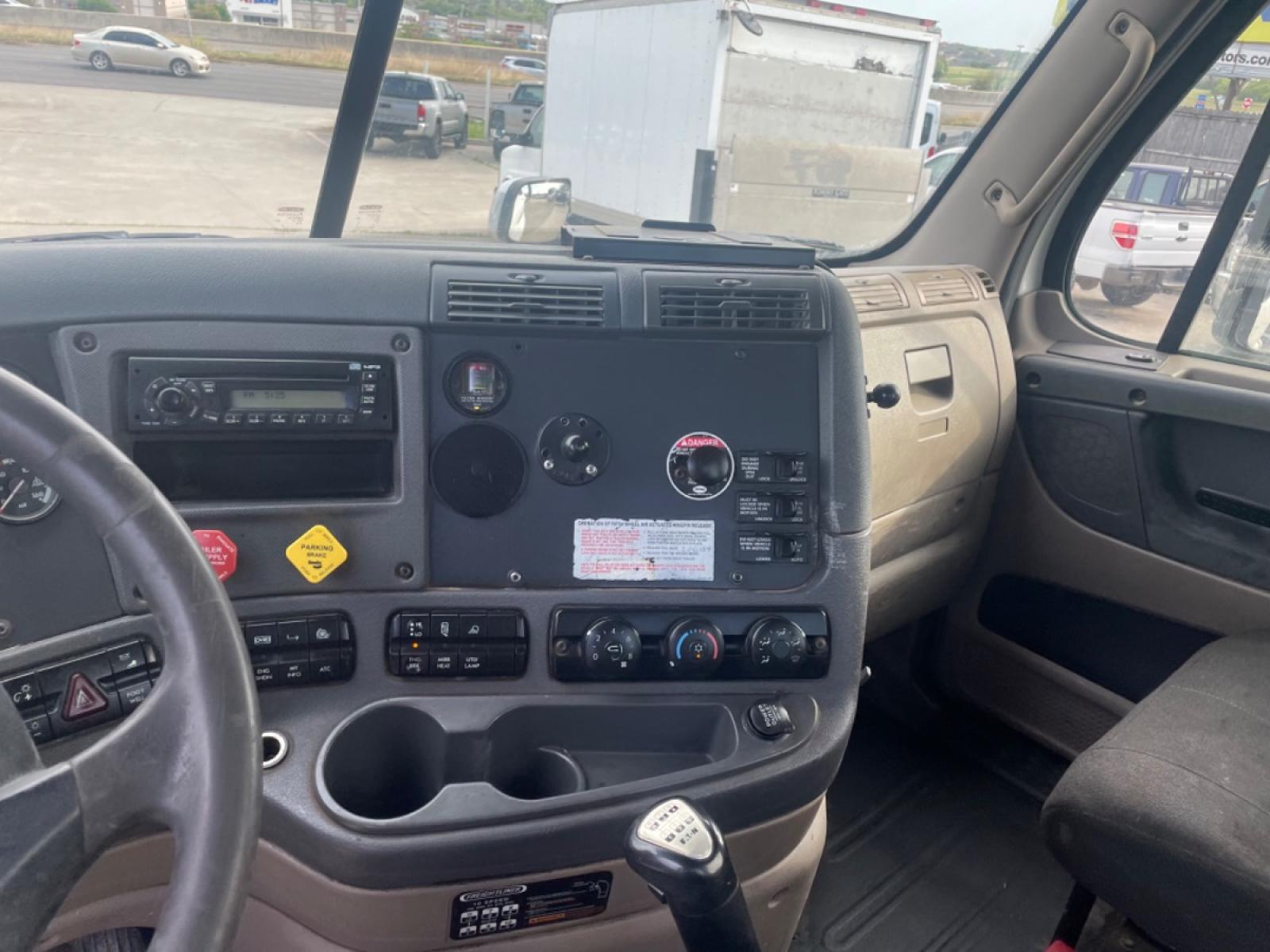 2011 White Freightliner Cascadia 113 - (1FUJGBDVXBL) with an 12.8L L6 DIESEL engine, located at 1687 Business 35 S, New Braunfels, TX, 78130, (830) 625-7159, 29.655487, -98.051491 - Photo #6