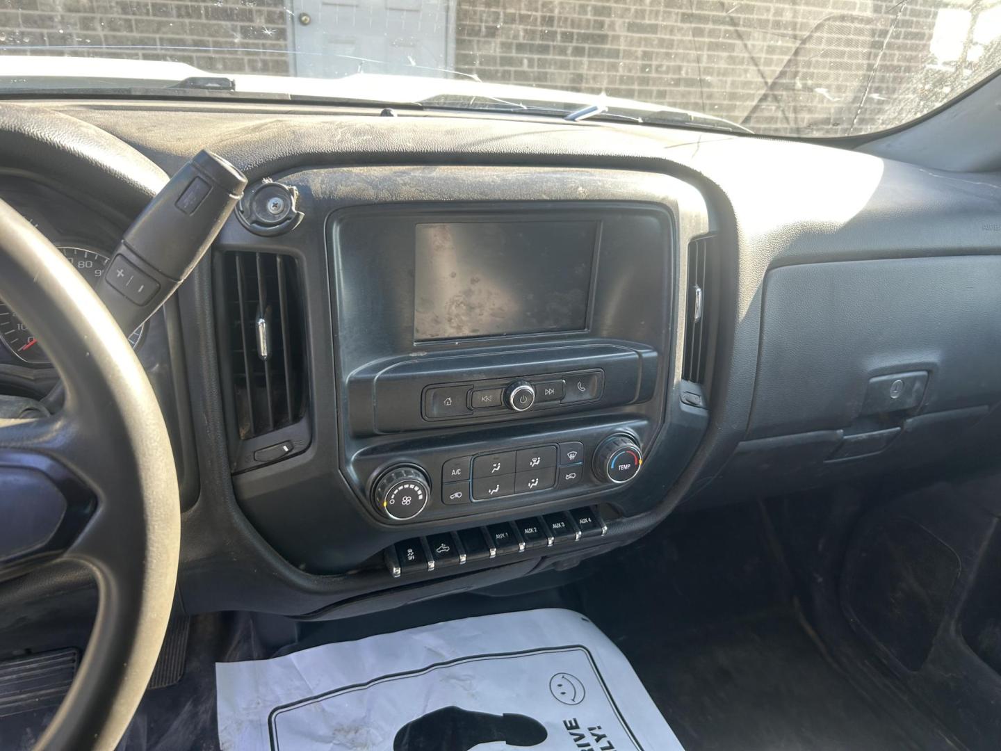 2018 White Chevrolet Silverado 3500HD Work Truck Double Cab Long Box 2WD (1GB5CYCG0JZ) with an 6.0L V8 OHV 16V FFV engine, 6A transmission, located at 1687 Business 35 S, New Braunfels, TX, 78130, (830) 625-7159, 29.655487, -98.051491 - Photo#12