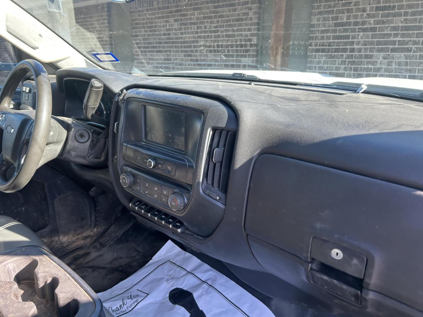 2018 White Chevrolet Silverado 3500HD Work Truck Double Cab Long Box 2WD (1GB5CYCG0JZ) with an 6.0L V8 OHV 16V FFV engine, 6A transmission, located at 1687 Business 35 S, New Braunfels, TX, 78130, (830) 625-7159, 29.655487, -98.051491 - Photo#10