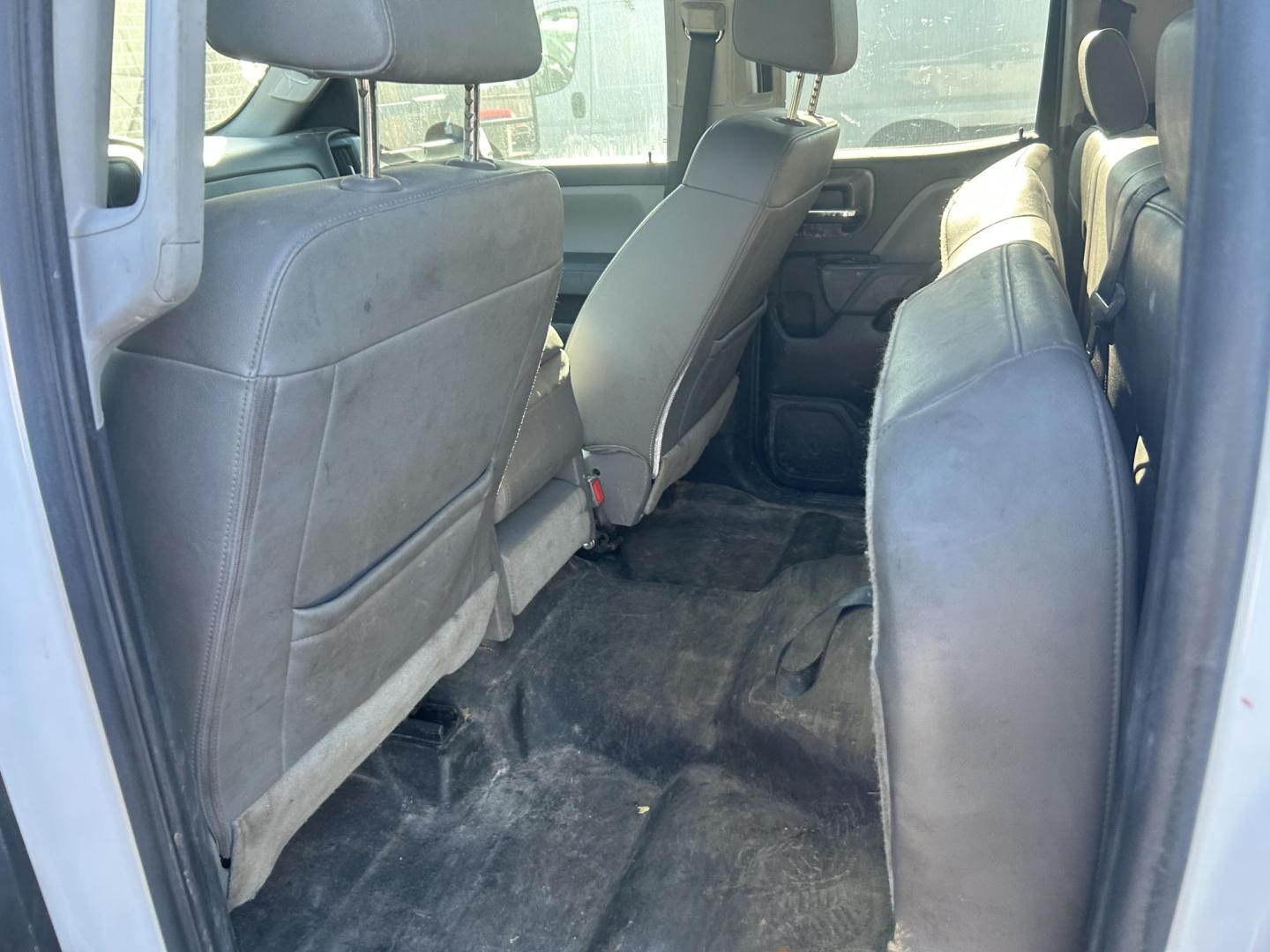 2018 White Chevrolet Silverado 3500HD Work Truck Double Cab Long Box 2WD (1GB5CYCG0JZ) with an 6.0L V8 OHV 16V FFV engine, 6A transmission, located at 1687 Business 35 S, New Braunfels, TX, 78130, (830) 625-7159, 29.655487, -98.051491 - Photo#7