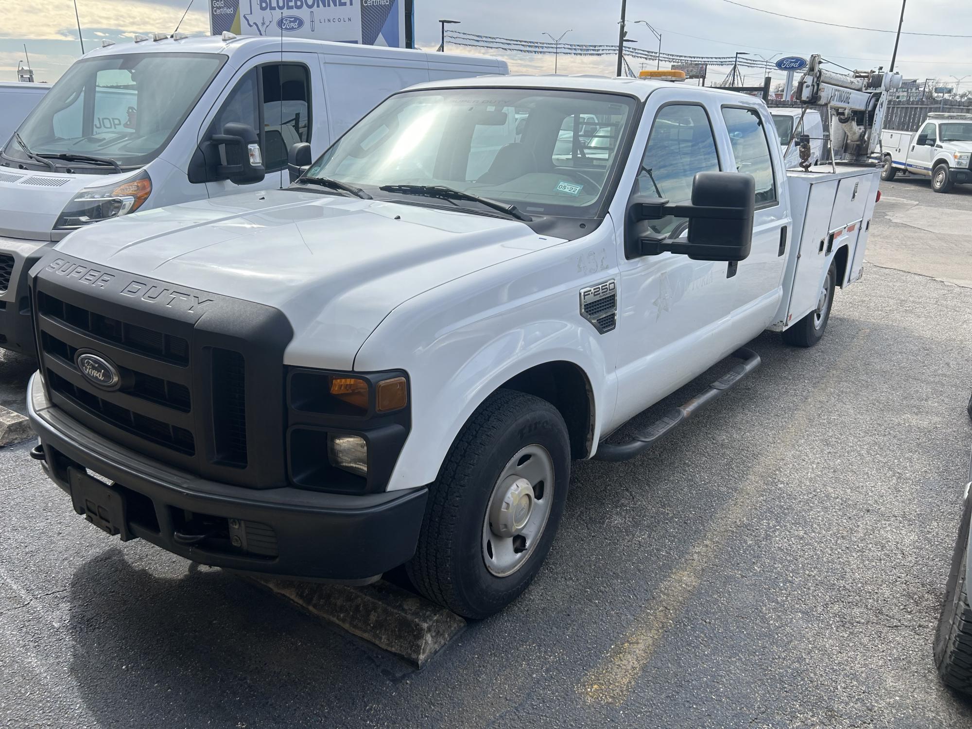 photo of 2008 Ford F-250 SD XL Crew Cab Utilility Bed Motor is LOCKED 