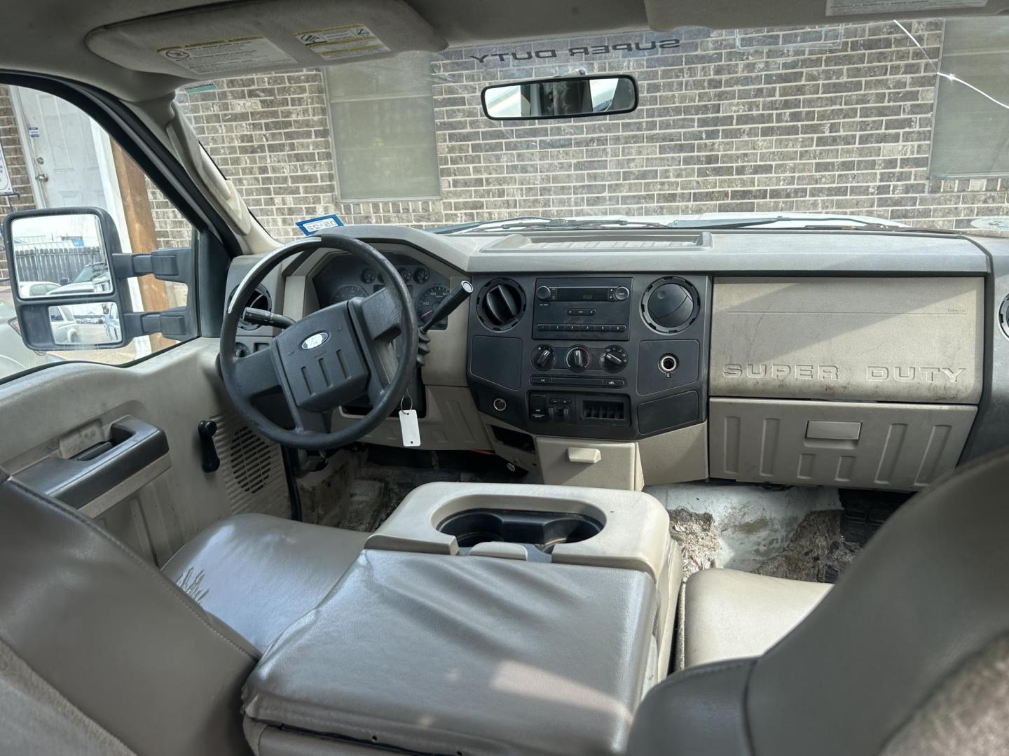 2008 White Ford F-250 SD XL Crew Cab 2WD (1FTSW20528E) with an 5.4L V8 SOHC 16V engine, Automatic transmission, located at 1687 Business 35 S, New Braunfels, TX, 78130, (830) 625-7159, 29.655487, -98.051491 - Motors locked up as is One great buy all you need is an engine - Photo#8