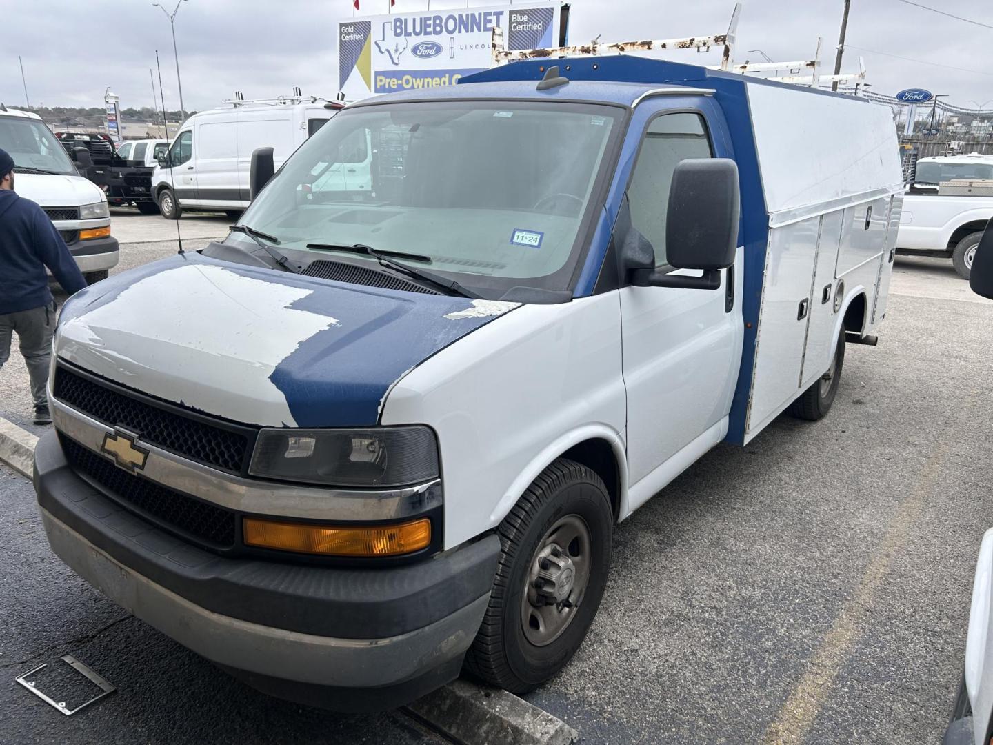 2019 White Chevrolet Express G3500 139" (1GB0GRFG9K1) with an 6.0L V8 OHV 16V FFV engine, 6A transmission, located at 1687 Business 35 S, New Braunfels, TX, 78130, (830) 625-7159, 29.655487, -98.051491 - Photo#0