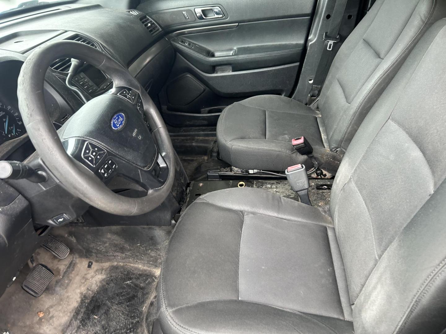 2019 Black Ford Explorer Police 4WD (1FM5K8AR7KG) with an 3.7L V6 DOHC 24V engine, 6A transmission, located at 1687 Business 35 S, New Braunfels, TX, 78130, (830) 625-7159, 29.655487, -98.051491 - Photo#4