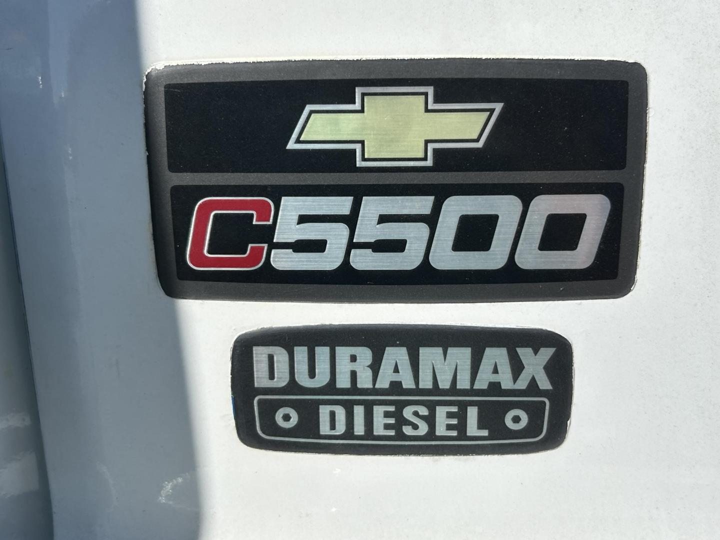 2006 White Chevrolet C5C042 - (1GBE5C1246F) with an 6.6L V8 OHV 32V TURBO DIESEL engine, located at 1687 Business 35 S, New Braunfels, TX, 78130, (830) 625-7159, 29.655487, -98.051491 - Photo#11
