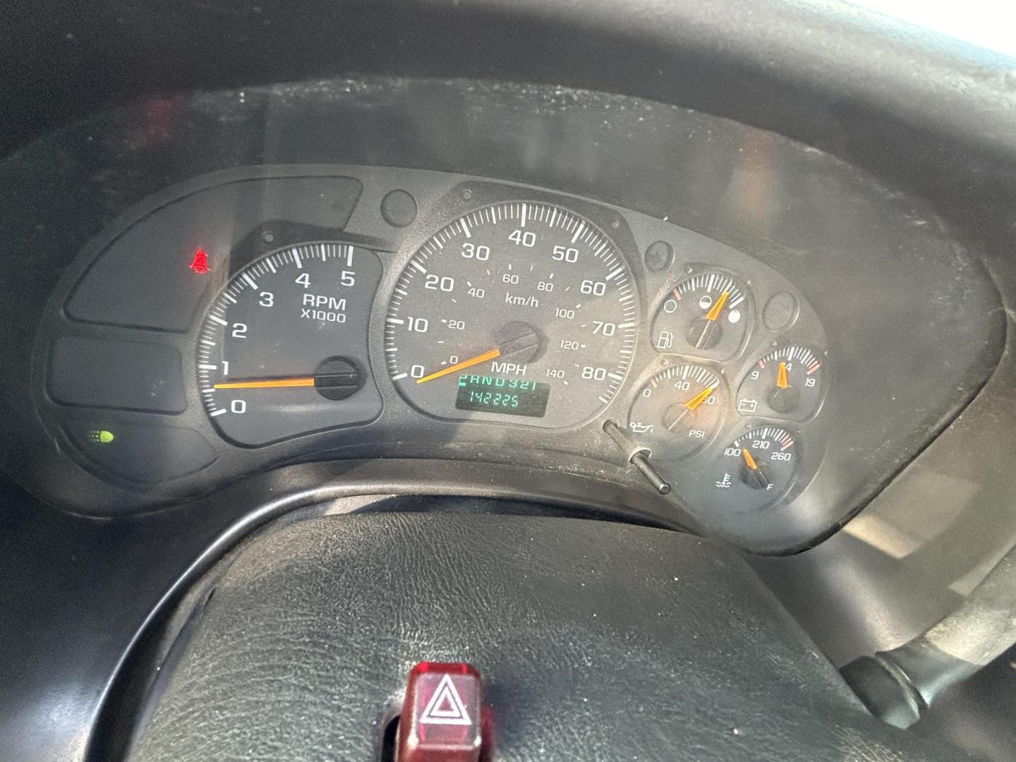 2006 White Chevrolet C5C042 - (1GBE5C1246F) with an 6.6L V8 OHV 32V TURBO DIESEL engine, located at 1687 Business 35 S, New Braunfels, TX, 78130, (830) 625-7159, 29.655487, -98.051491 - Photo#9