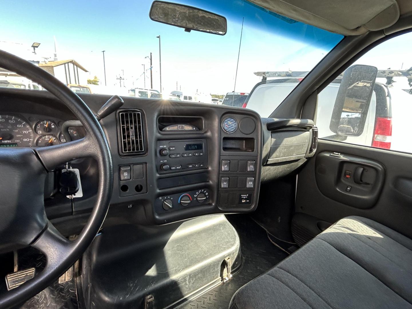 2006 White Chevrolet C5C042 - (1GBE5C1246F) with an 6.6L V8 OHV 32V TURBO DIESEL engine, located at 1687 Business 35 S, New Braunfels, TX, 78130, (830) 625-7159, 29.655487, -98.051491 - Photo#8