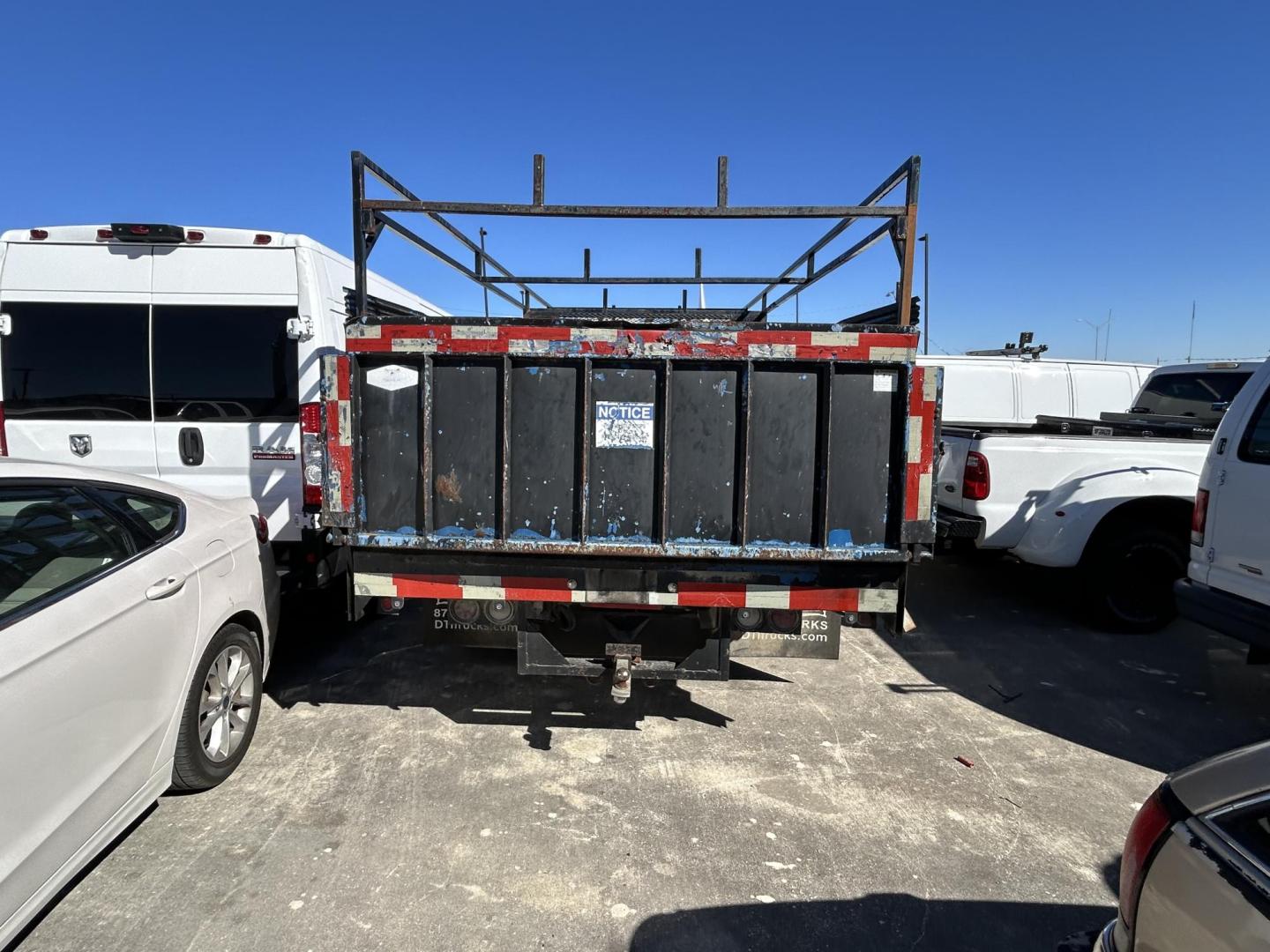 2006 White Chevrolet C5C042 - (1GBE5C1246F) with an 6.6L V8 OHV 32V TURBO DIESEL engine, located at 1687 Business 35 S, New Braunfels, TX, 78130, (830) 625-7159, 29.655487, -98.051491 - Photo#2