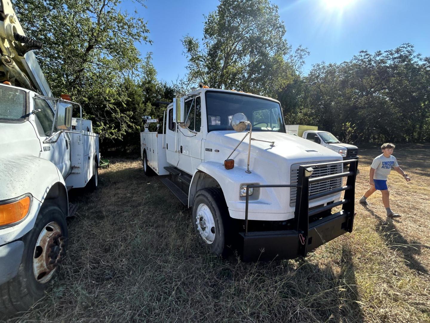 2002 White Freightliner FL70 - (1FVABTBS52D) with an 8.3L L6 DIESEL engine, located at 1687 Business 35 S, New Braunfels, TX, 78130, (830) 625-7159, 29.655487, -98.051491 - Photo#1