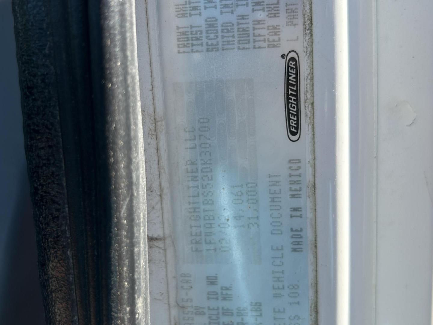 2002 White Freightliner FL70 - (1FVABTBS52D) with an 8.3L L6 DIESEL engine, located at 1687 Business 35 S, New Braunfels, TX, 78130, (830) 625-7159, 29.655487, -98.051491 - Photo#12
