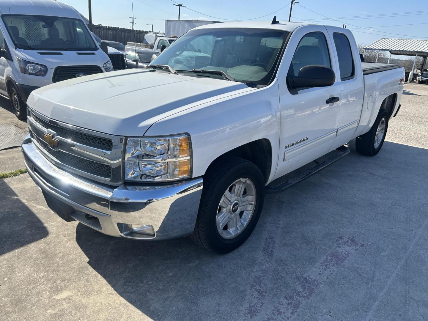 2012 White Chevrolet Silverado 1500 LT Ext. Cab Long Box 4WD (1GCRKSE78CZ) with an 5.3L V8 OHV 16V FFV engine, 6-Speed Automatic transmission, located at 1687 Business 35 S, New Braunfels, TX, 78130, (830) 625-7159, 29.655487, -98.051491 - Photo#0