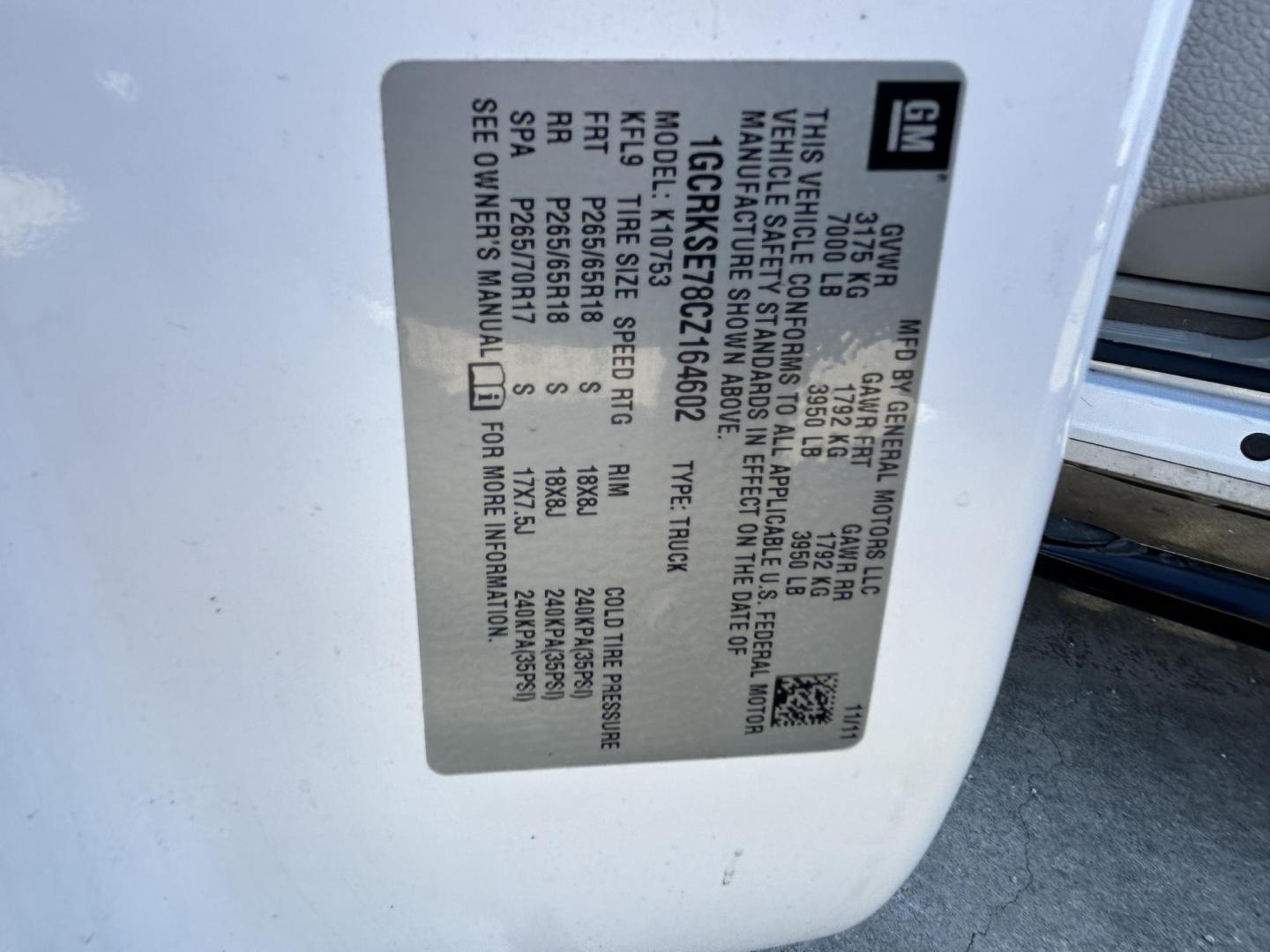 2012 White Chevrolet Silverado 1500 LT Ext. Cab Long Box 4WD (1GCRKSE78CZ) with an 5.3L V8 OHV 16V FFV engine, 6-Speed Automatic transmission, located at 1687 Business 35 S, New Braunfels, TX, 78130, (830) 625-7159, 29.655487, -98.051491 - Photo#8