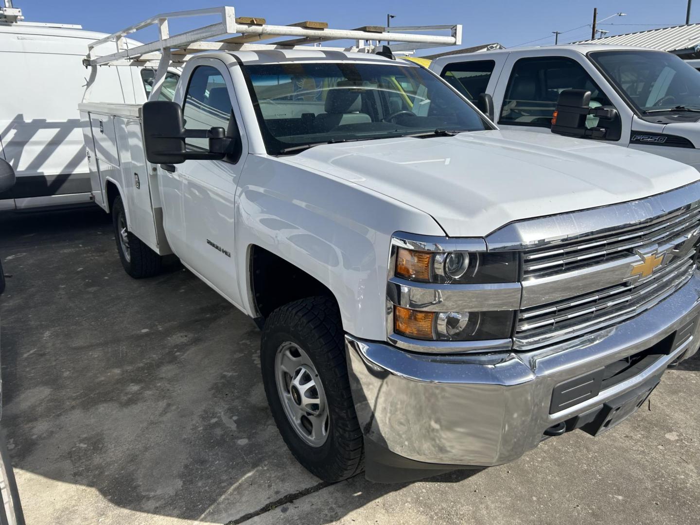 2016 White Chevrolet Silverado 2500HD Work Truck Long Box 2WD (1GB0CUEG1GZ) with an 6.0L V8 OHV 16V FFV engine, 6A transmission, located at 1687 Business 35 S, New Braunfels, TX, 78130, (830) 625-7159, 29.655487, -98.051491 - Photo#3