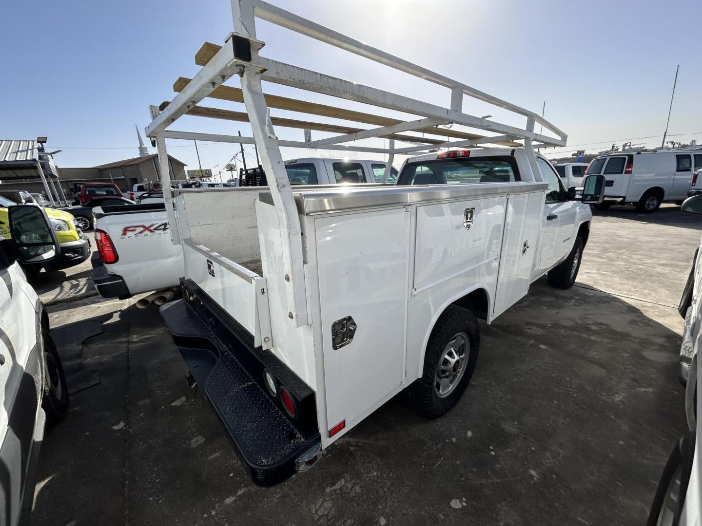 2016 White Chevrolet Silverado 2500HD Work Truck Long Box 2WD (1GB0CUEG1GZ) with an 6.0L V8 OHV 16V FFV engine, 6A transmission, located at 1687 Business 35 S, New Braunfels, TX, 78130, (830) 625-7159, 29.655487, -98.051491 - Photo#2