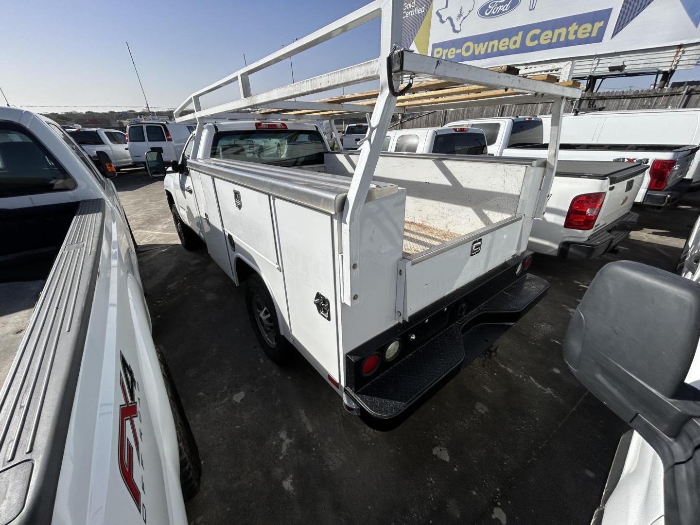 2016 White Chevrolet Silverado 2500HD Work Truck Long Box 2WD (1GB0CUEG1GZ) with an 6.0L V8 OHV 16V FFV engine, 6A transmission, located at 1687 Business 35 S, New Braunfels, TX, 78130, (830) 625-7159, 29.655487, -98.051491 - Photo#1