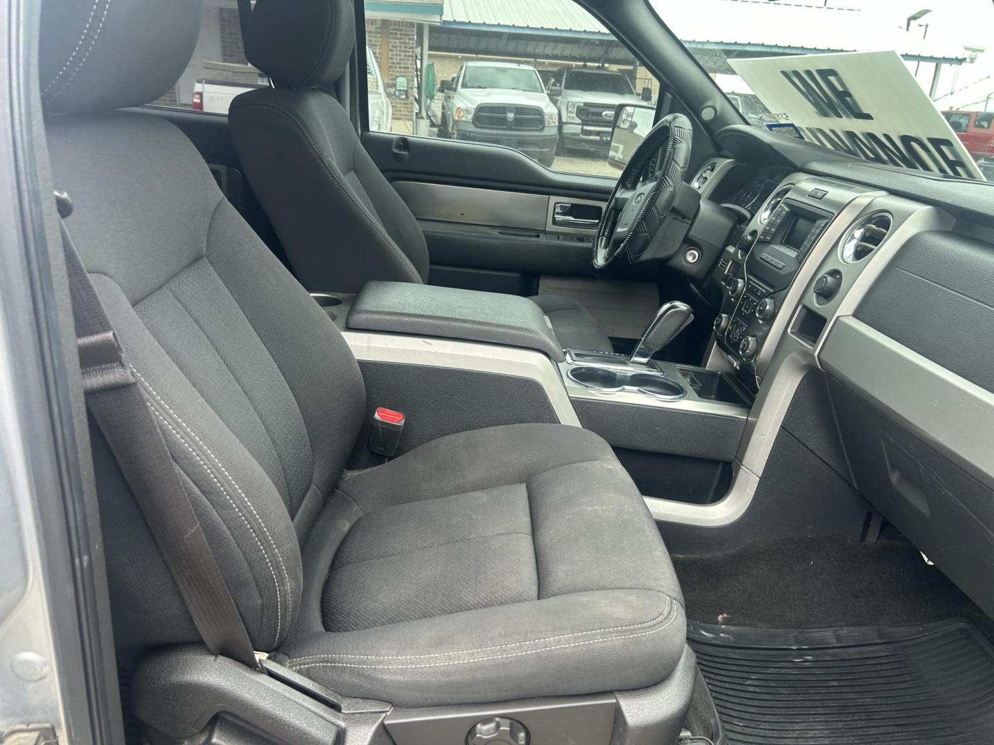 2013 Silver Ford F-150 XLT SuperCrew 6.5-ft. Bed 4WD (1FTFW1EF2DF) with an 5.0L V8 engine, 6-Speed Automatic transmission, located at 1687 Business 35 S, New Braunfels, TX, 78130, (830) 625-7159, 29.655487, -98.051491 - Photo#1