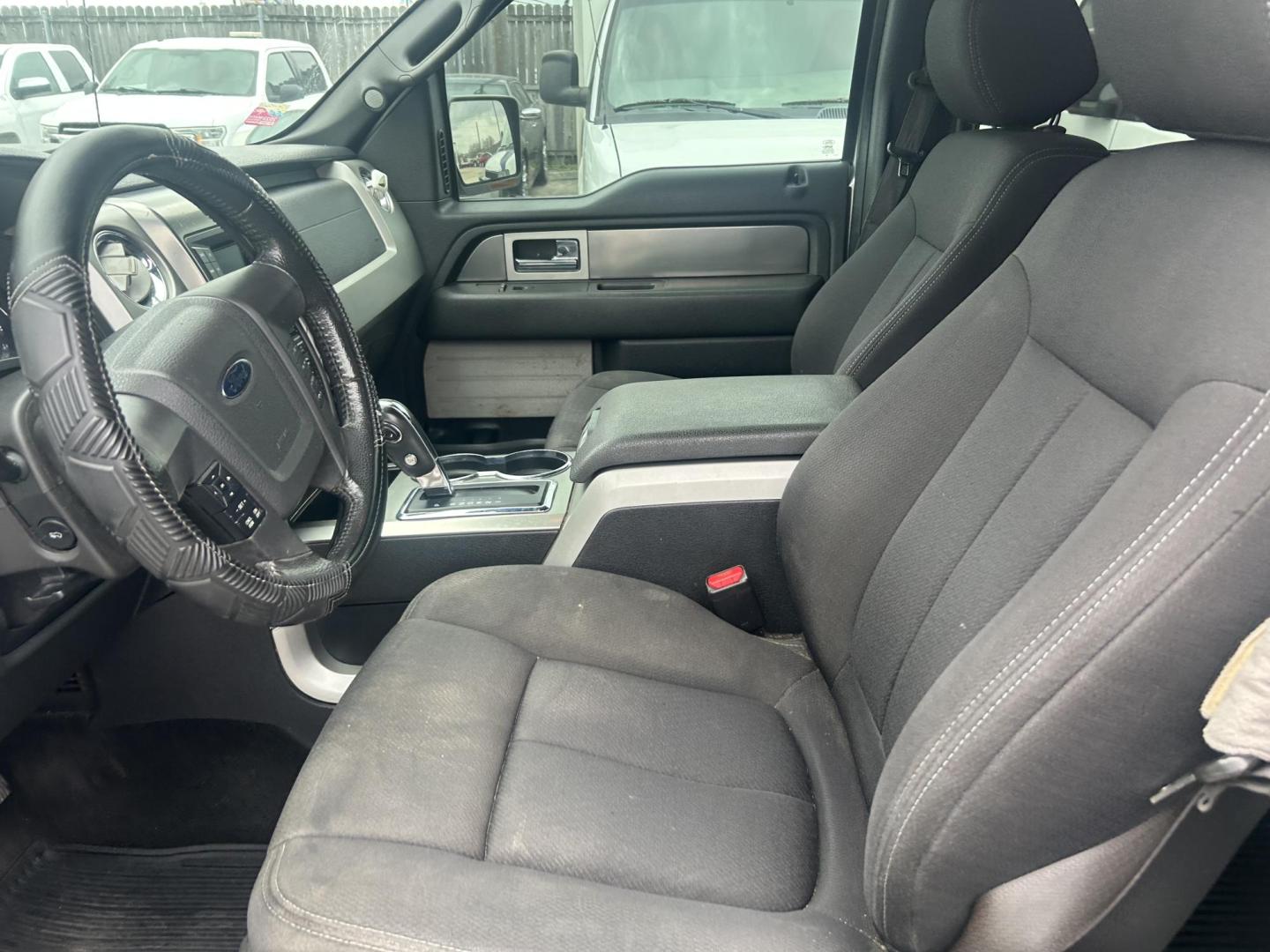2013 Silver Ford F-150 XLT SuperCrew 6.5-ft. Bed 4WD (1FTFW1EF2DF) with an 5.0L V8 engine, 6-Speed Automatic transmission, located at 1687 Business 35 S, New Braunfels, TX, 78130, (830) 625-7159, 29.655487, -98.051491 - Photo#10