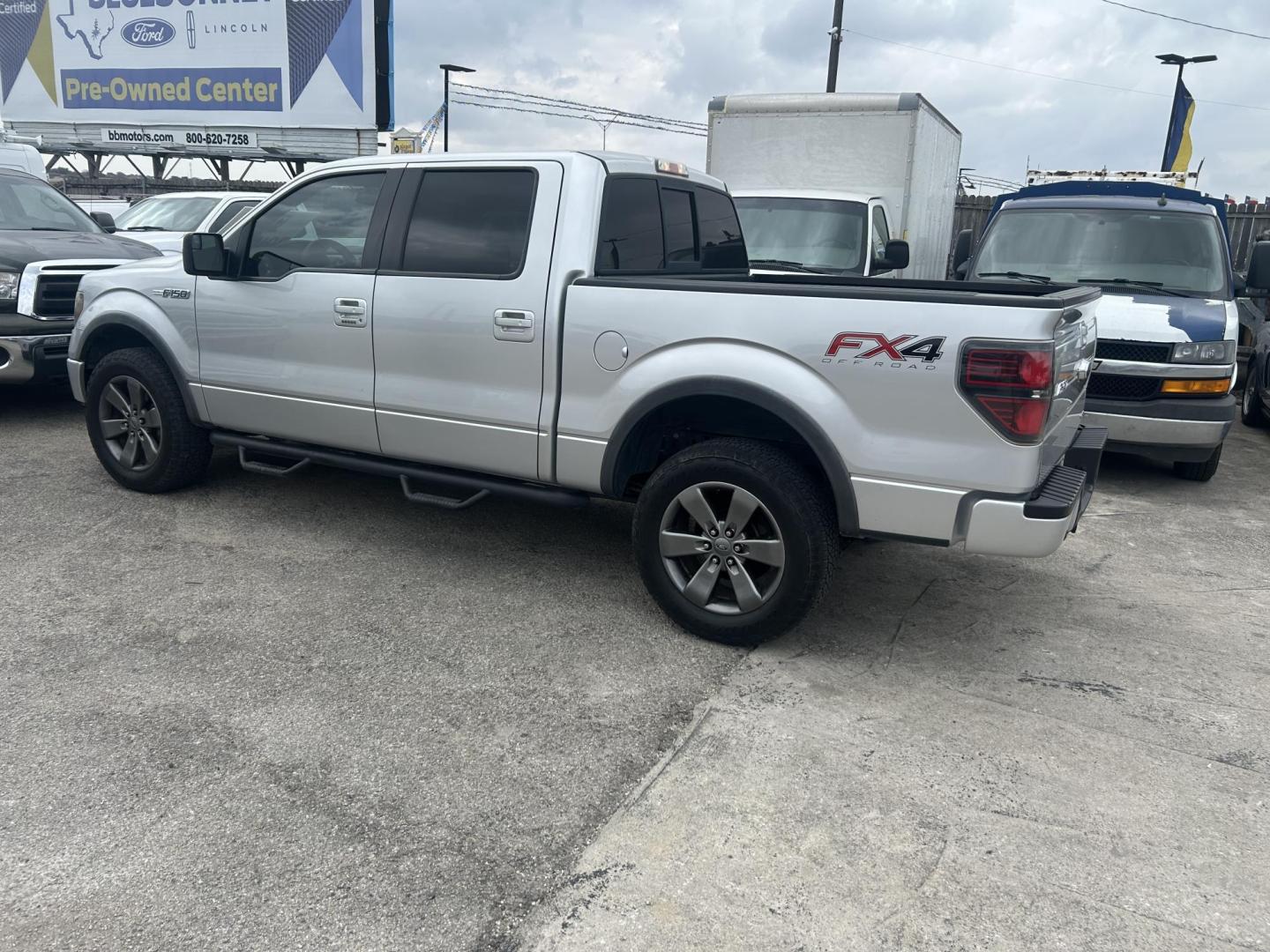 2013 Silver Ford F-150 XLT SuperCrew 6.5-ft. Bed 4WD (1FTFW1EF2DF) with an 5.0L V8 engine, 6-Speed Automatic transmission, located at 1687 Business 35 S, New Braunfels, TX, 78130, (830) 625-7159, 29.655487, -98.051491 - Photo#7