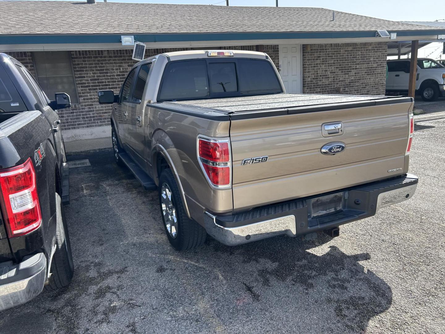2012 Tan /Tan Ford F-150 FX2 SuperCrew 5.5-ft. Bed 2WD (1FTFW1CF2CK) with an 5.0L V8 engine, 6-Speed Automatic transmission, located at 1687 Business 35 S, New Braunfels, TX, 78130, (830) 625-7159, 29.655487, -98.051491 - Photo#8
