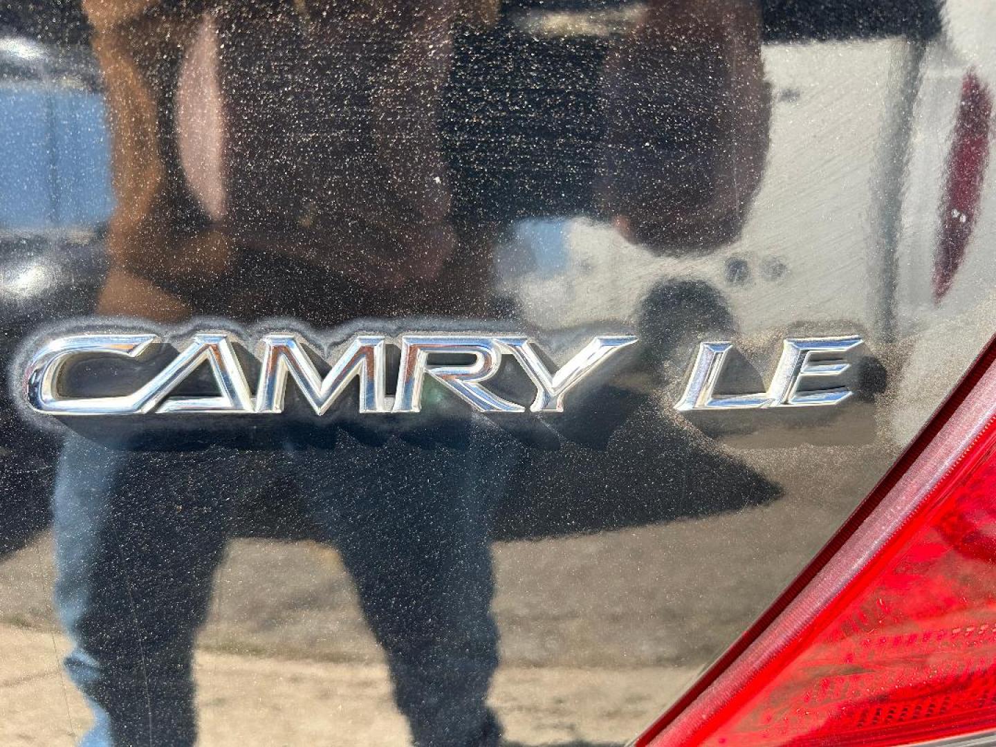 2005 Black /Gray Toyota Camry LE (4T1BE32K65U) with an 2.4L L4 DOHC 16V engine, located at 1687 Business 35 S, New Braunfels, TX, 78130, (830) 625-7159, 29.655487, -98.051491 - Photo#15