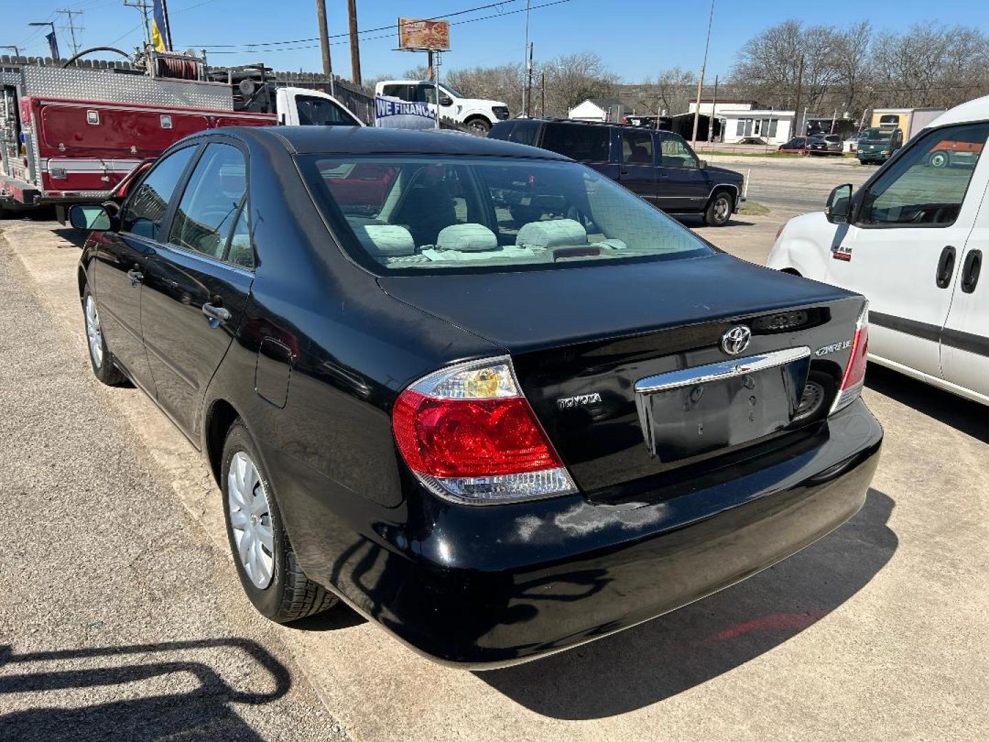 2005 Black /Gray Toyota Camry LE (4T1BE32K65U) with an 2.4L L4 DOHC 16V engine, located at 1687 Business 35 S, New Braunfels, TX, 78130, (830) 625-7159, 29.655487, -98.051491 - Photo#1