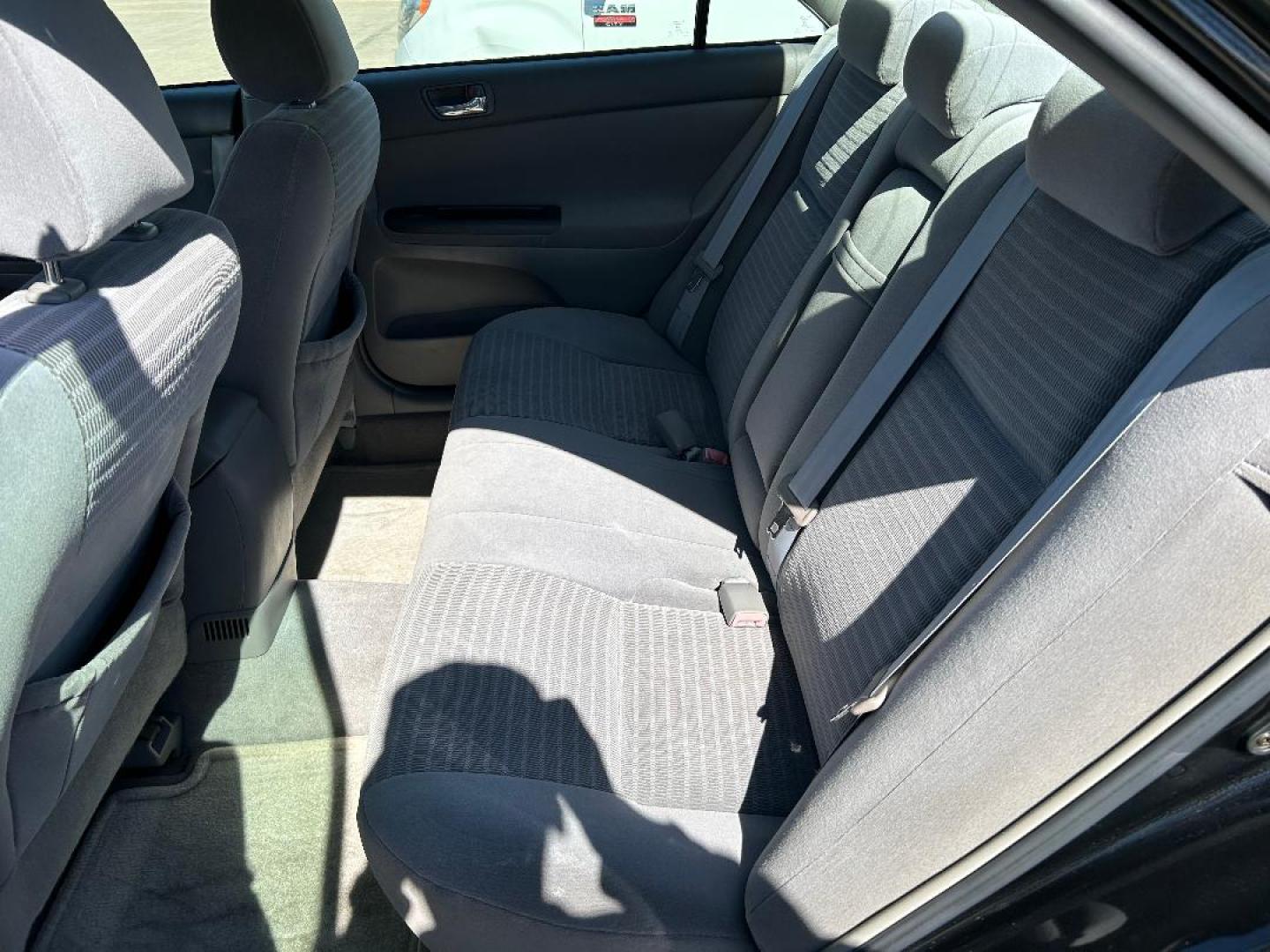 2005 Black /Gray Toyota Camry LE (4T1BE32K65U) with an 2.4L L4 DOHC 16V engine, located at 1687 Business 35 S, New Braunfels, TX, 78130, (830) 625-7159, 29.655487, -98.051491 - Photo#9