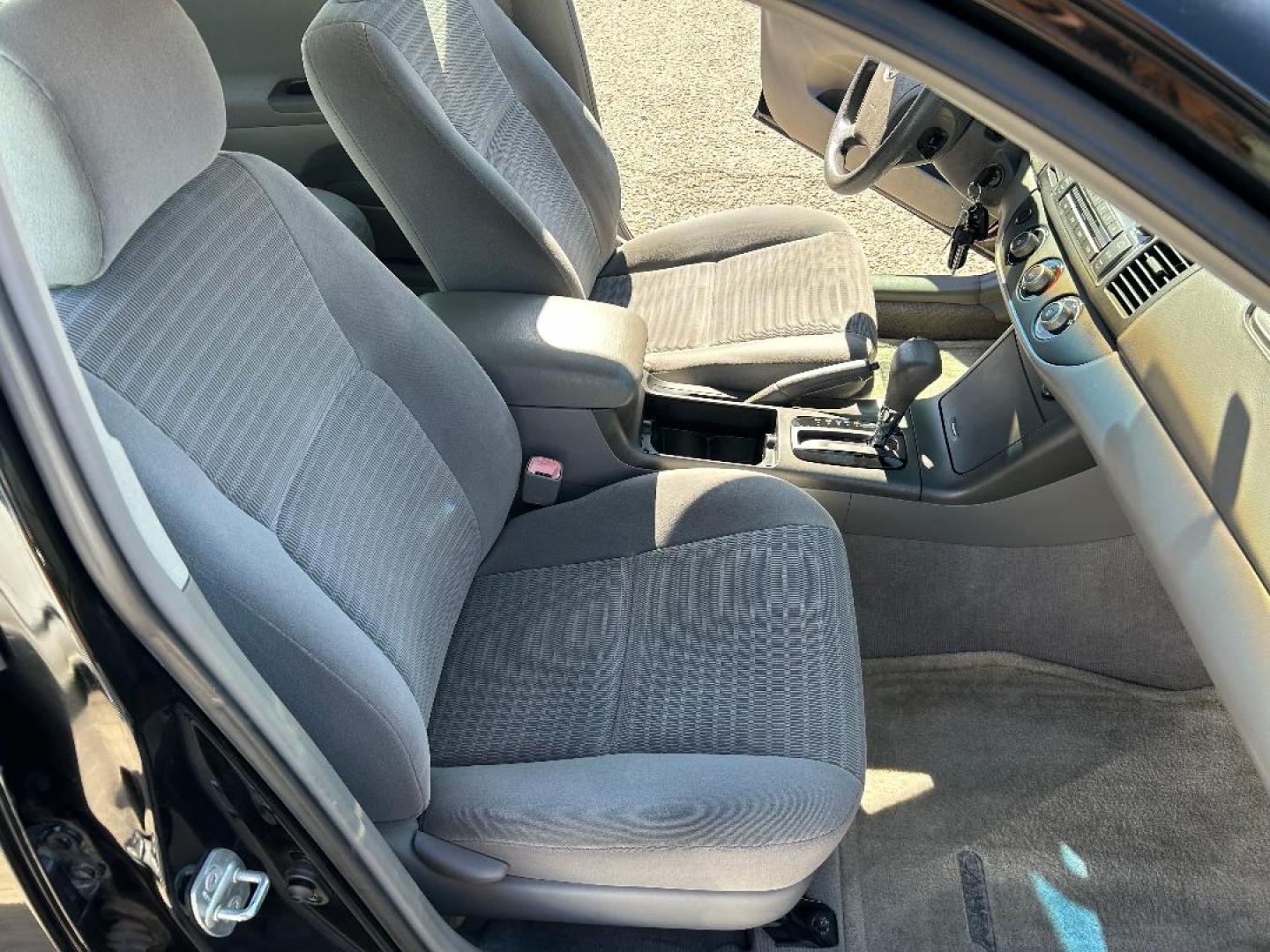 2005 Black /Gray Toyota Camry LE (4T1BE32K65U) with an 2.4L L4 DOHC 16V engine, located at 1687 Business 35 S, New Braunfels, TX, 78130, (830) 625-7159, 29.655487, -98.051491 - Photo#7