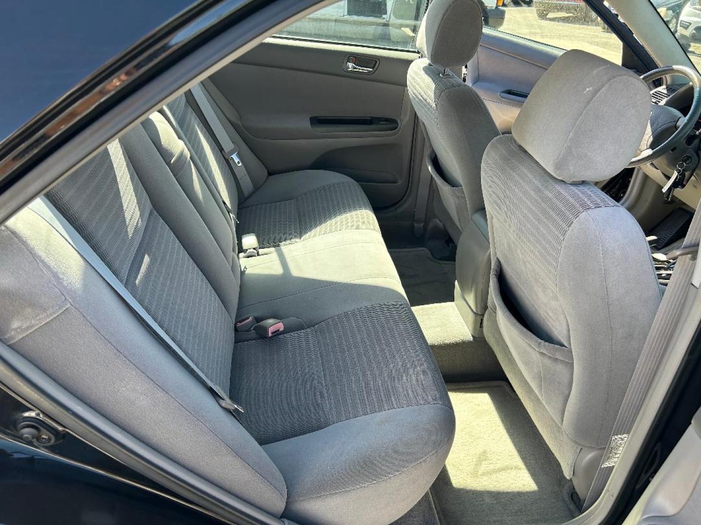 2005 Black /Gray Toyota Camry LE (4T1BE32K65U) with an 2.4L L4 DOHC 16V engine, located at 1687 Business 35 S, New Braunfels, TX, 78130, (830) 625-7159, 29.655487, -98.051491 - Photo#8