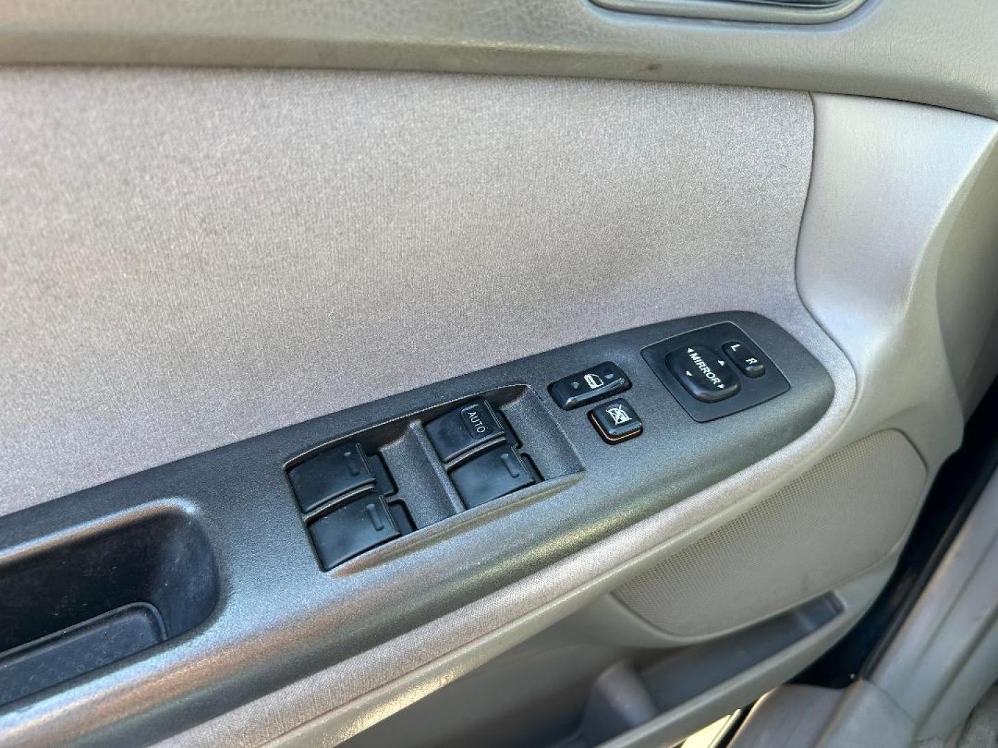 2005 Black /Gray Toyota Camry LE (4T1BE32K65U) with an 2.4L L4 DOHC 16V engine, located at 1687 Business 35 S, New Braunfels, TX, 78130, (830) 625-7159, 29.655487, -98.051491 - Photo#12
