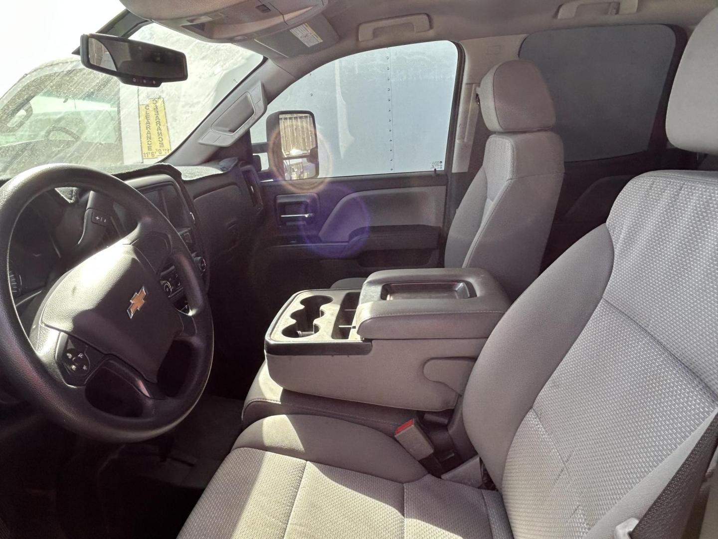 2019 White /Gray Chevrolet Silverado 2500HD Work Truck Double Cab 4WD (2GB2KREG6K1) with an 6.0L V8 OHV 16V engine, 6A transmission, located at 1687 Business 35 S, New Braunfels, TX, 78130, (830) 625-7159, 29.655487, -98.051491 - Photo#9