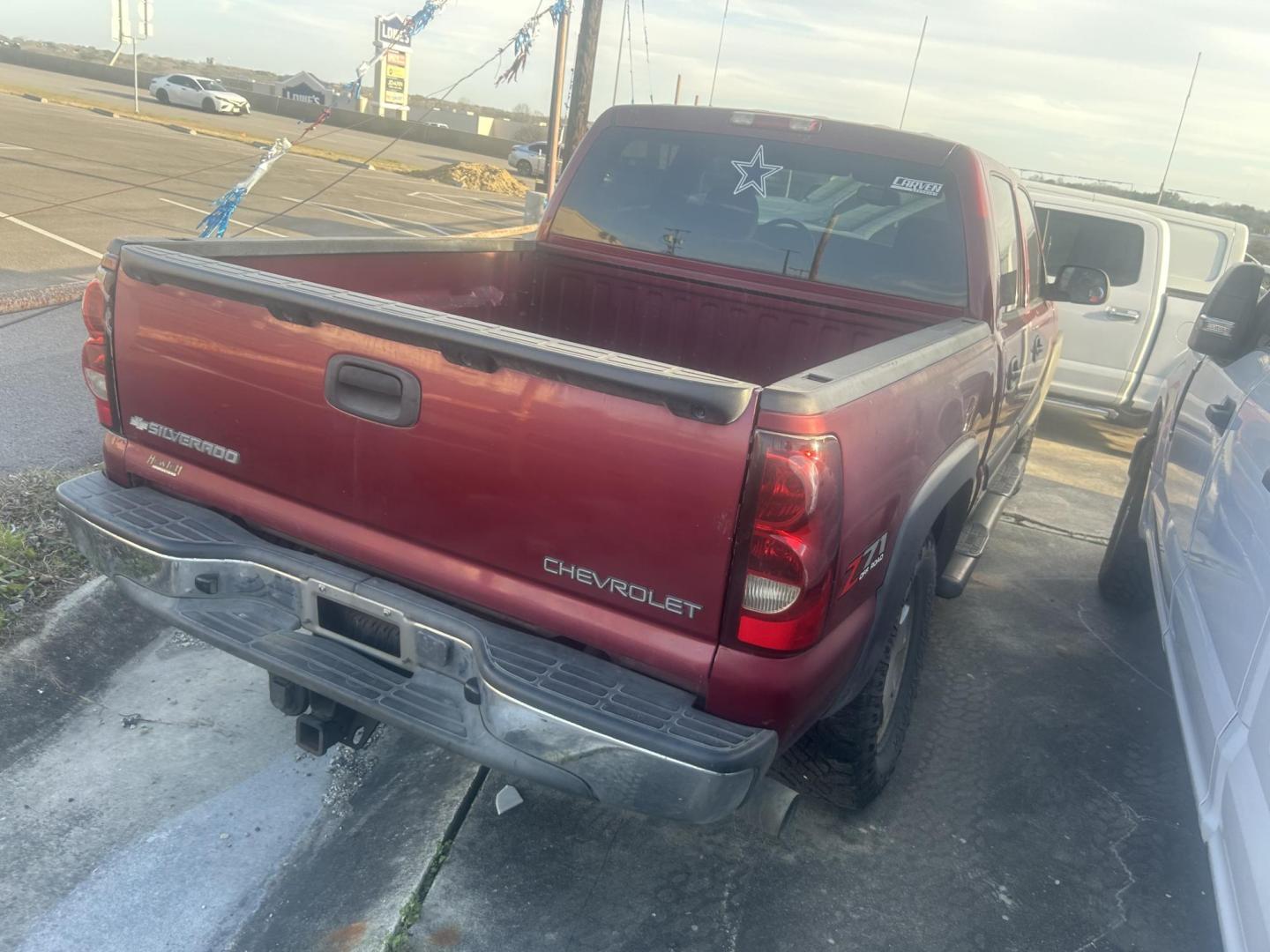 2005 Red Chevrolet Silverado 1500 LS Crew Cab 4WD (2GCEK13T851) with an 5.3L V8 OHV 16V engine, 4-Speed Automatic Overdrive transmission, located at 1687 Business 35 S, New Braunfels, TX, 78130, (830) 625-7159, 29.655487, -98.051491 - Photo#5
