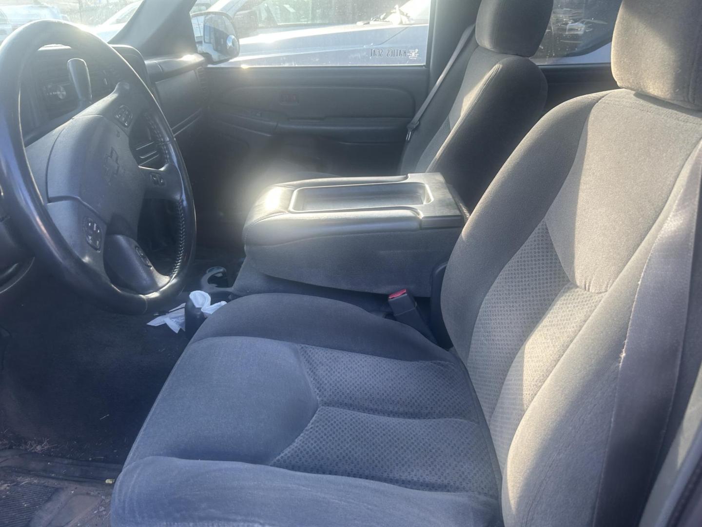 2005 Red Chevrolet Silverado 1500 LS Crew Cab 4WD (2GCEK13T851) with an 5.3L V8 OHV 16V engine, 4-Speed Automatic Overdrive transmission, located at 1687 Business 35 S, New Braunfels, TX, 78130, (830) 625-7159, 29.655487, -98.051491 - Photo#8