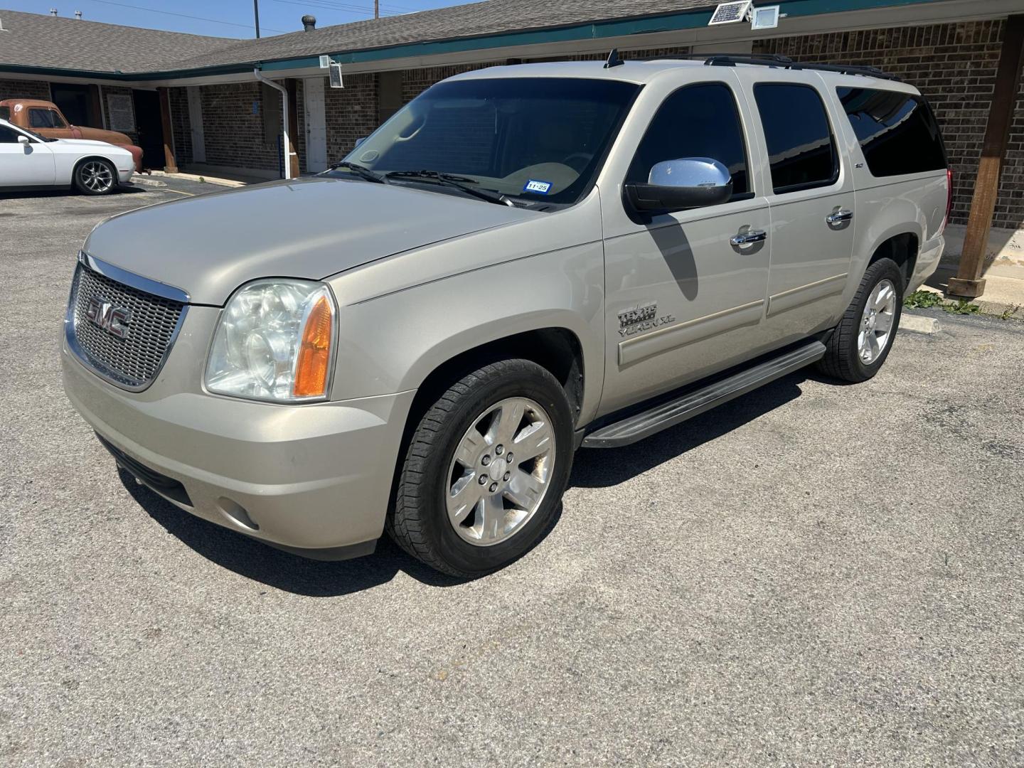 2012 Tan GMC Yukon XL SLT-1 1/2 Ton 2WD (1GKS1KE07CR) with an 5.3L V8 OHV 16V FFV engine, 6-Speed Automatic transmission, located at 1687 Business 35 S, New Braunfels, TX, 78130, (830) 625-7159, 29.655487, -98.051491 - Photo#0