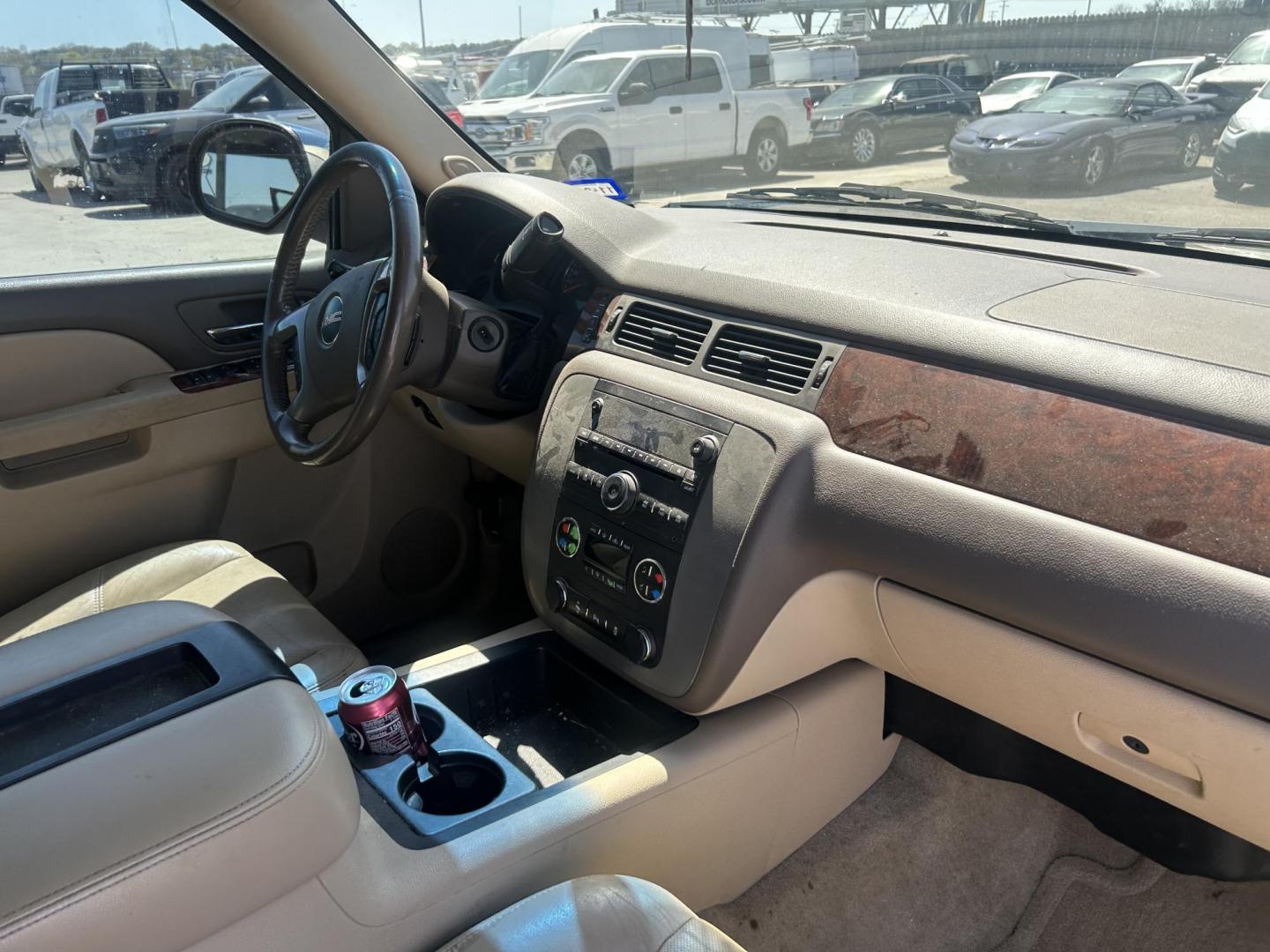 2012 Tan GMC Yukon XL SLT-1 1/2 Ton 2WD (1GKS1KE07CR) with an 5.3L V8 OHV 16V FFV engine, 6-Speed Automatic transmission, located at 1687 Business 35 S, New Braunfels, TX, 78130, (830) 625-7159, 29.655487, -98.051491 - Photo#7