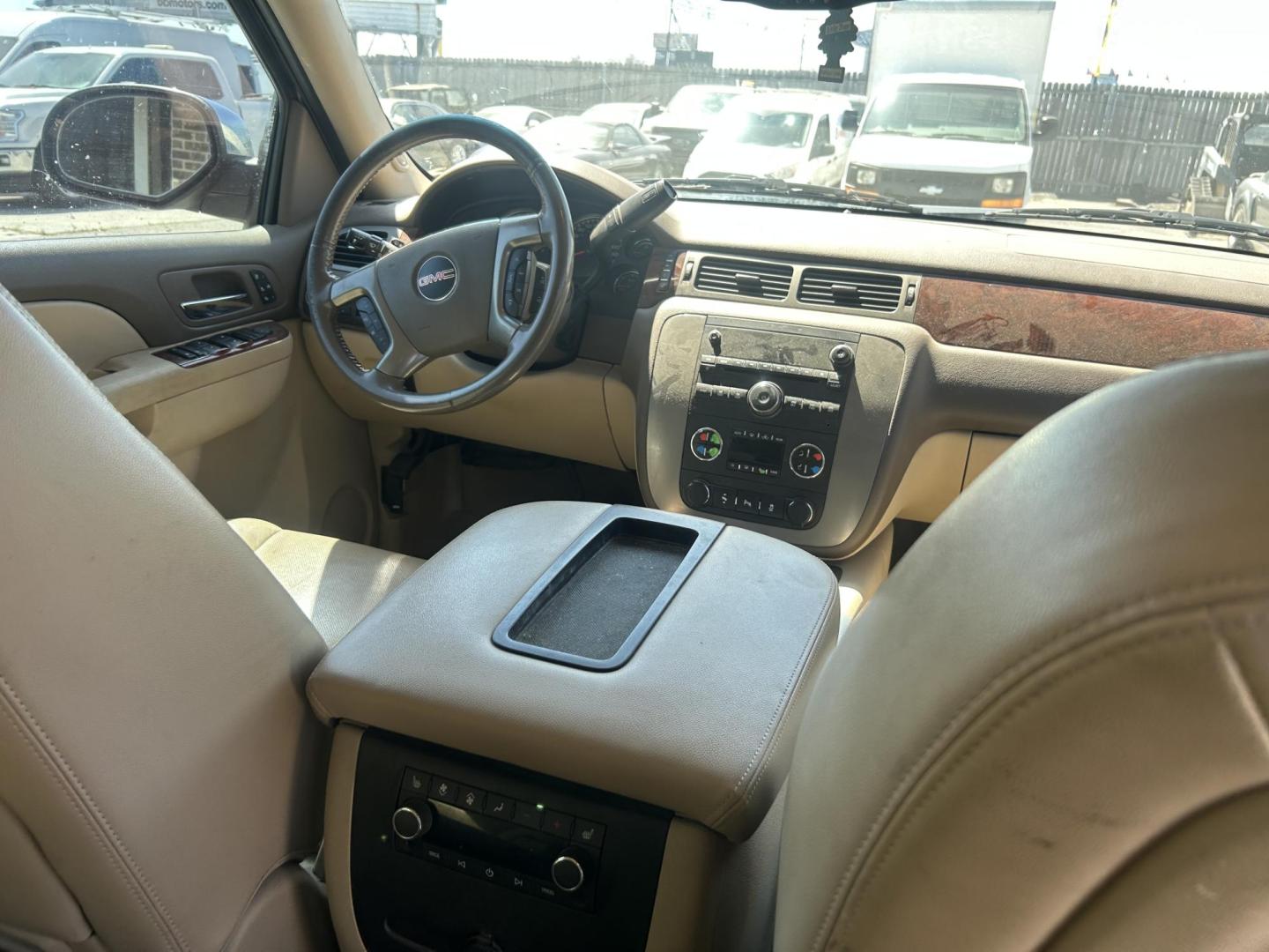2012 Tan GMC Yukon XL SLT-1 1/2 Ton 2WD (1GKS1KE07CR) with an 5.3L V8 OHV 16V FFV engine, 6-Speed Automatic transmission, located at 1687 Business 35 S, New Braunfels, TX, 78130, (830) 625-7159, 29.655487, -98.051491 - Photo#8