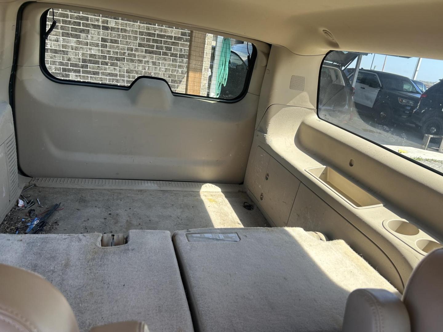 2012 Tan GMC Yukon XL SLT-1 1/2 Ton 2WD (1GKS1KE07CR) with an 5.3L V8 OHV 16V FFV engine, 6-Speed Automatic transmission, located at 1687 Business 35 S, New Braunfels, TX, 78130, (830) 625-7159, 29.655487, -98.051491 - Photo#9