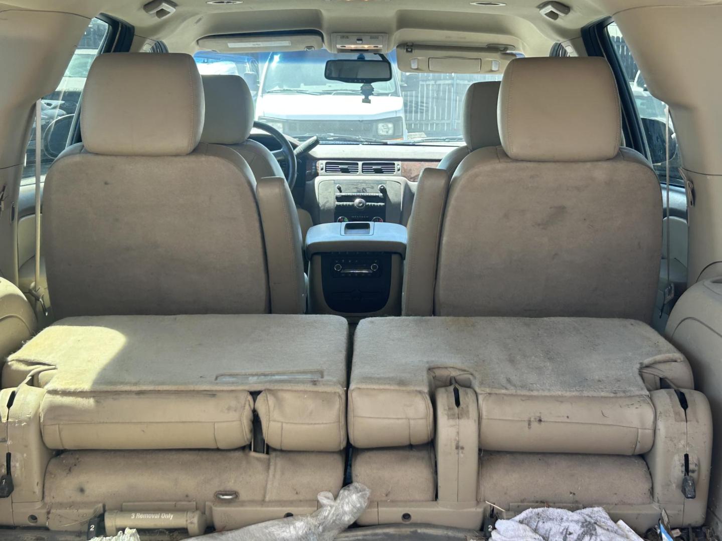 2012 Tan GMC Yukon XL SLT-1 1/2 Ton 2WD (1GKS1KE07CR) with an 5.3L V8 OHV 16V FFV engine, 6-Speed Automatic transmission, located at 1687 Business 35 S, New Braunfels, TX, 78130, (830) 625-7159, 29.655487, -98.051491 - Photo#10