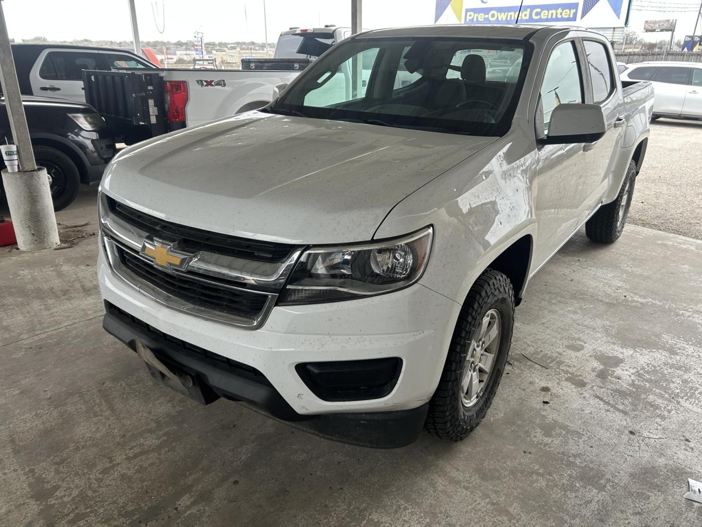 2018 White Chevrolet Colorado Work Truck Crew Cab 2WD Short Box (1GCGSBEN6J1) with an 3.6L V6 DOHC 24V GAS engine, 6A transmission, located at 1687 Business 35 S, New Braunfels, TX, 78130, (830) 625-7159, 29.655487, -98.051491 - Photo#3