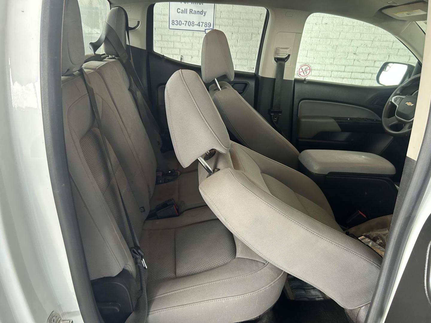 2018 White Chevrolet Colorado Work Truck Crew Cab 2WD Short Box (1GCGSBEN6J1) with an 3.6L V6 DOHC 24V GAS engine, 6A transmission, located at 1687 Business 35 S, New Braunfels, TX, 78130, (830) 625-7159, 29.655487, -98.051491 - Photo#8
