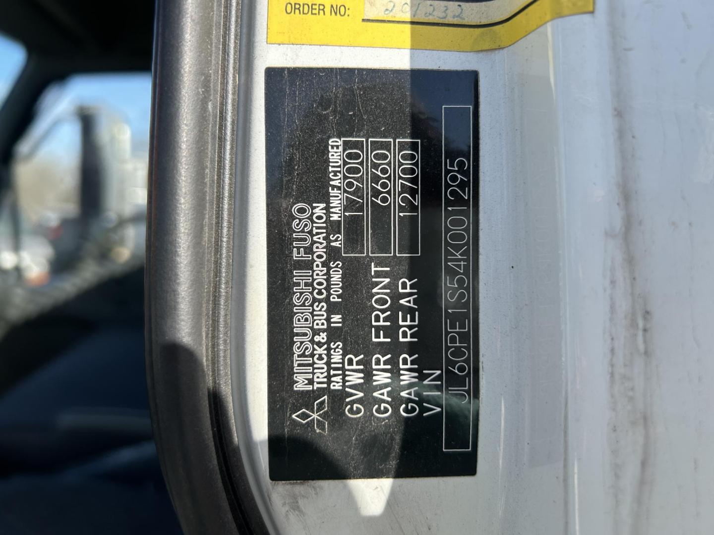 2004 White Mitsubishi Fuso FH210 - (JL6CPE1S54K) with an 4.9L L4 TURBO DIESEL engine, located at 1687 Business 35 S, New Braunfels, TX, 78130, (830) 625-7159, 29.655487, -98.051491 - Photo#11
